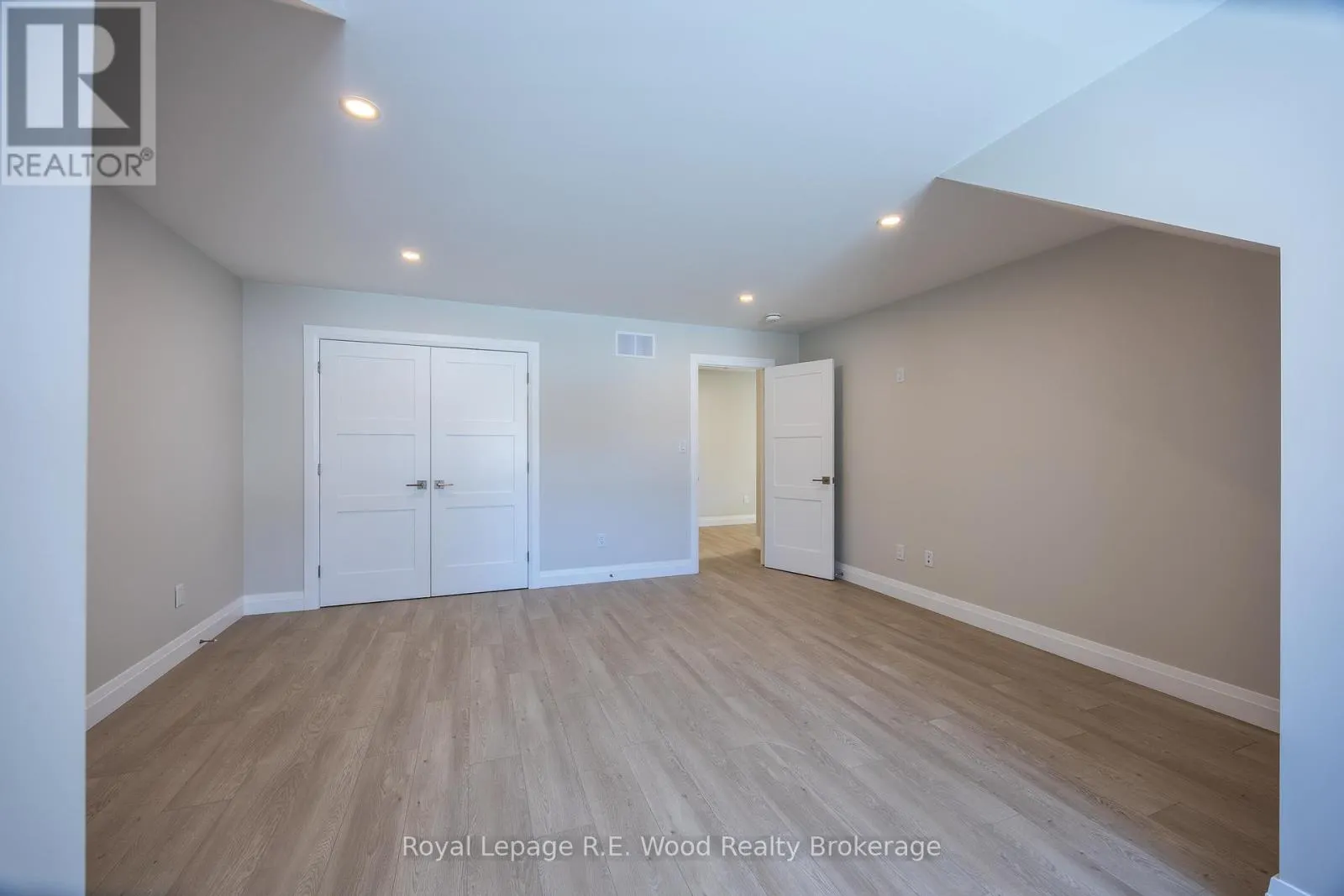 11 GREENHILL DRIVE