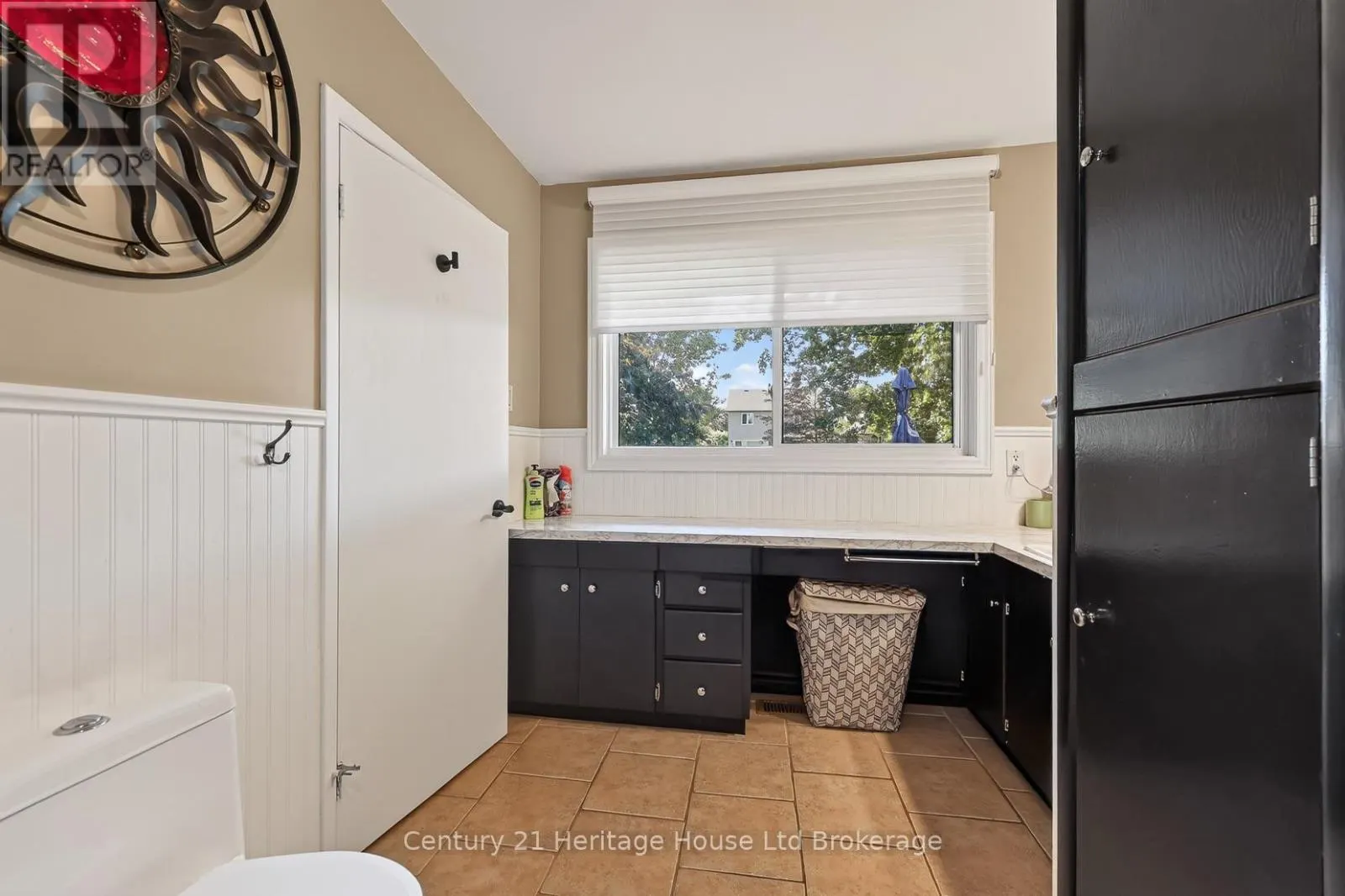 105 CONCESSION STREET W