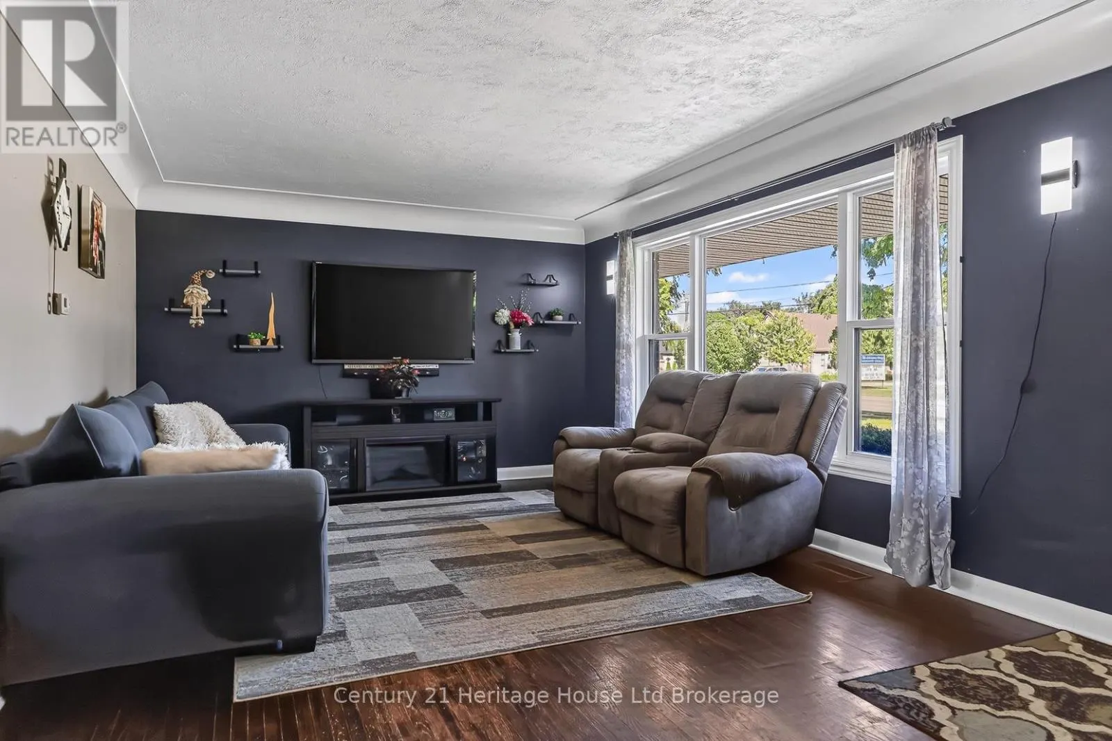 105 CONCESSION STREET W