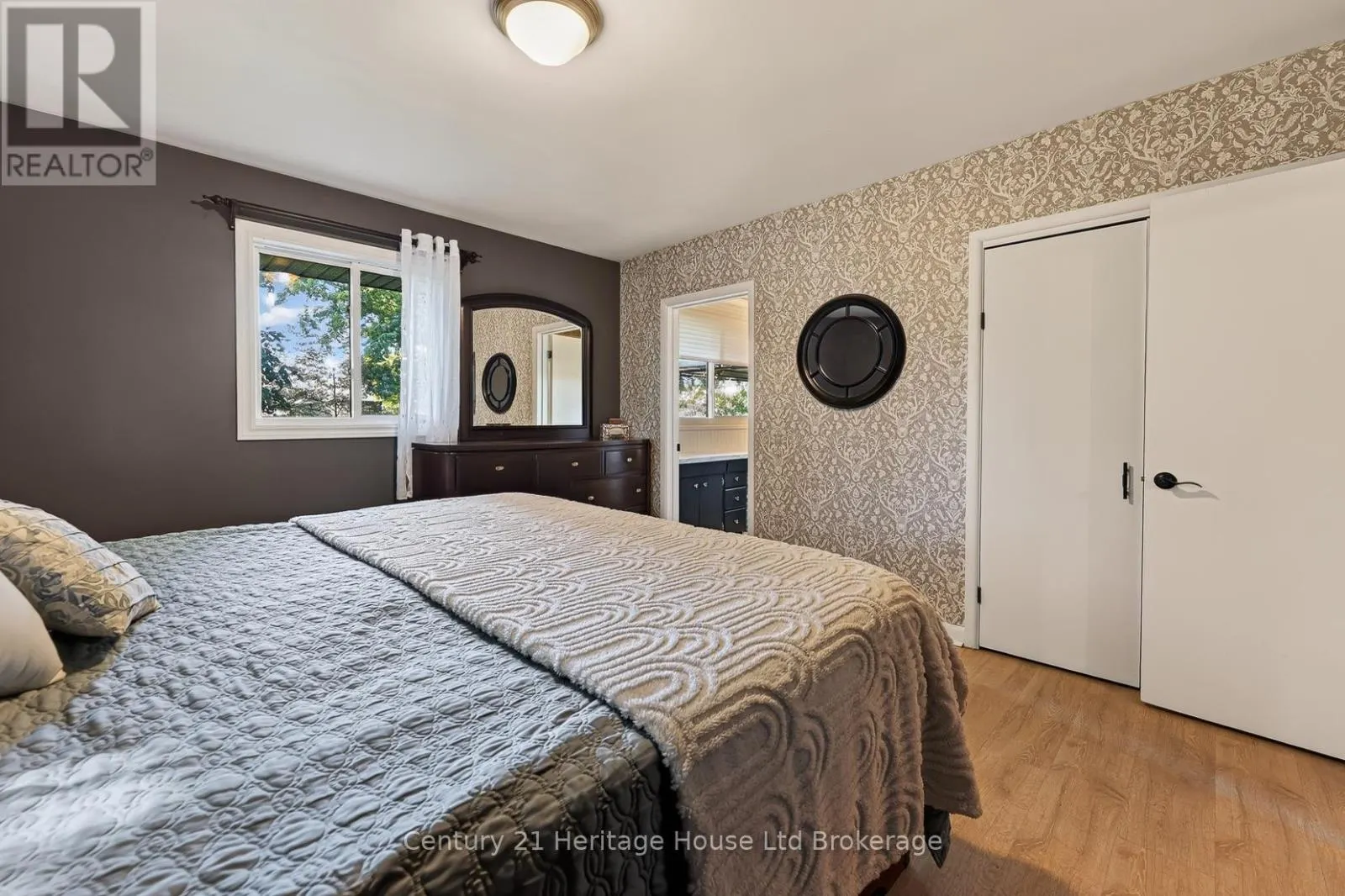 105 CONCESSION STREET W