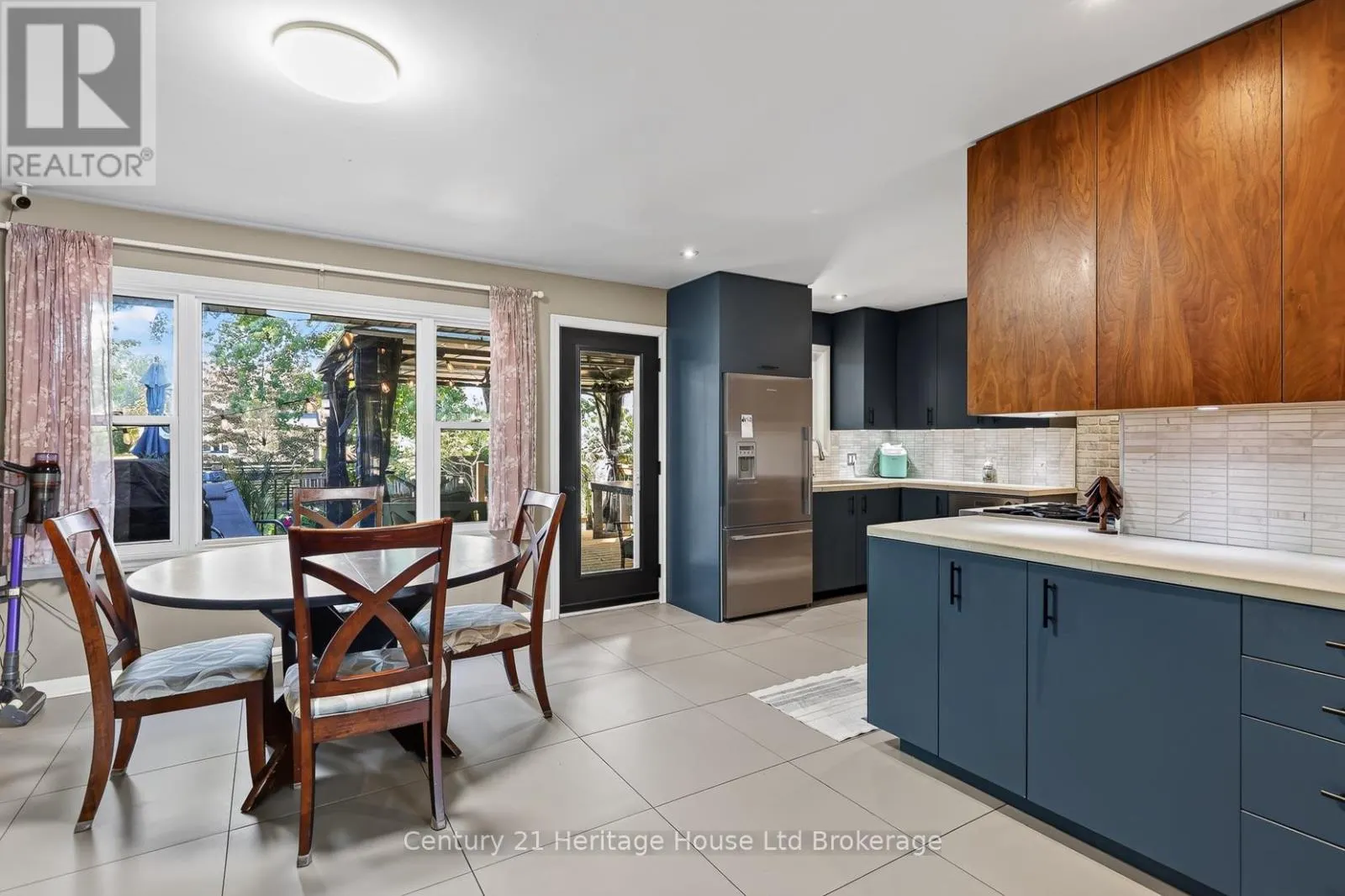 105 CONCESSION STREET W