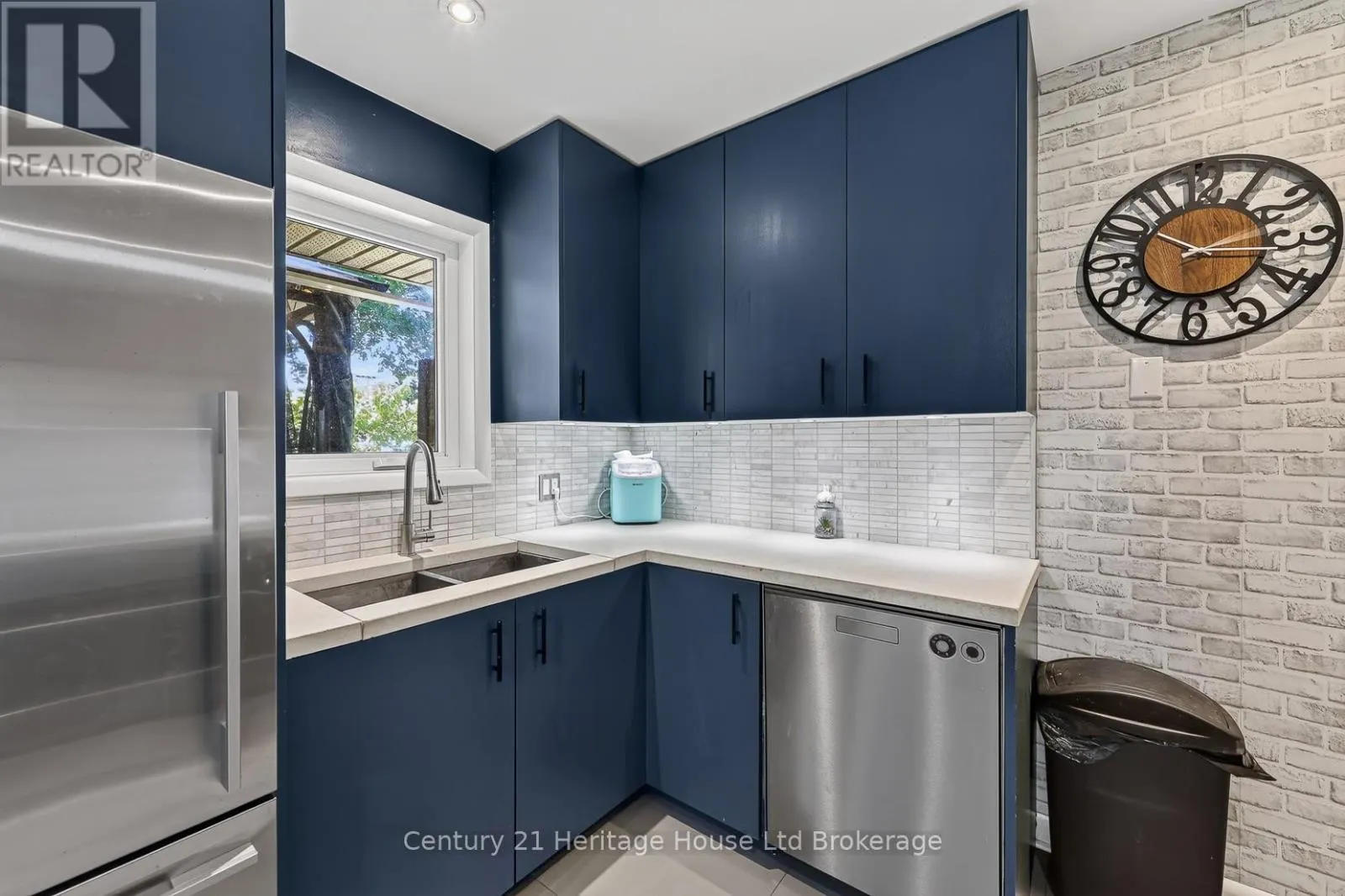 105 CONCESSION STREET W
