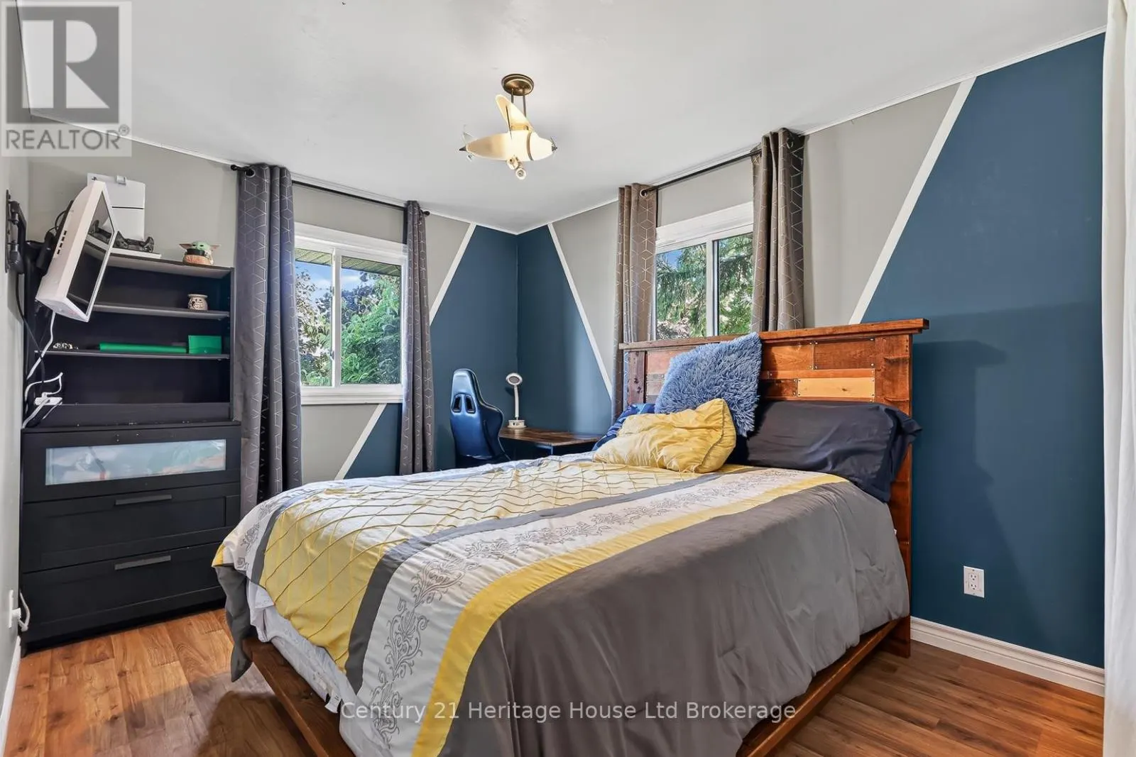 105 CONCESSION STREET W