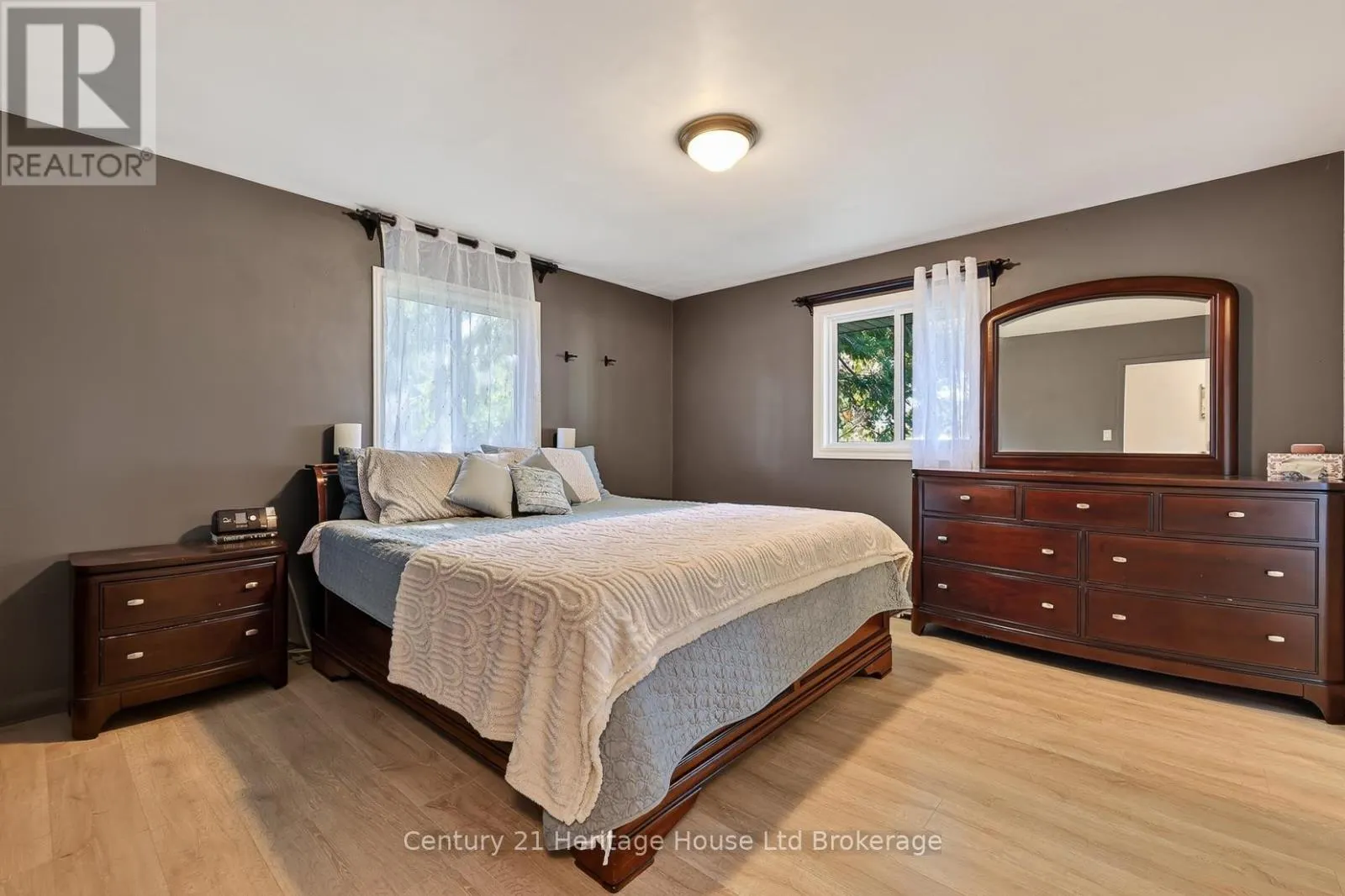105 CONCESSION STREET W