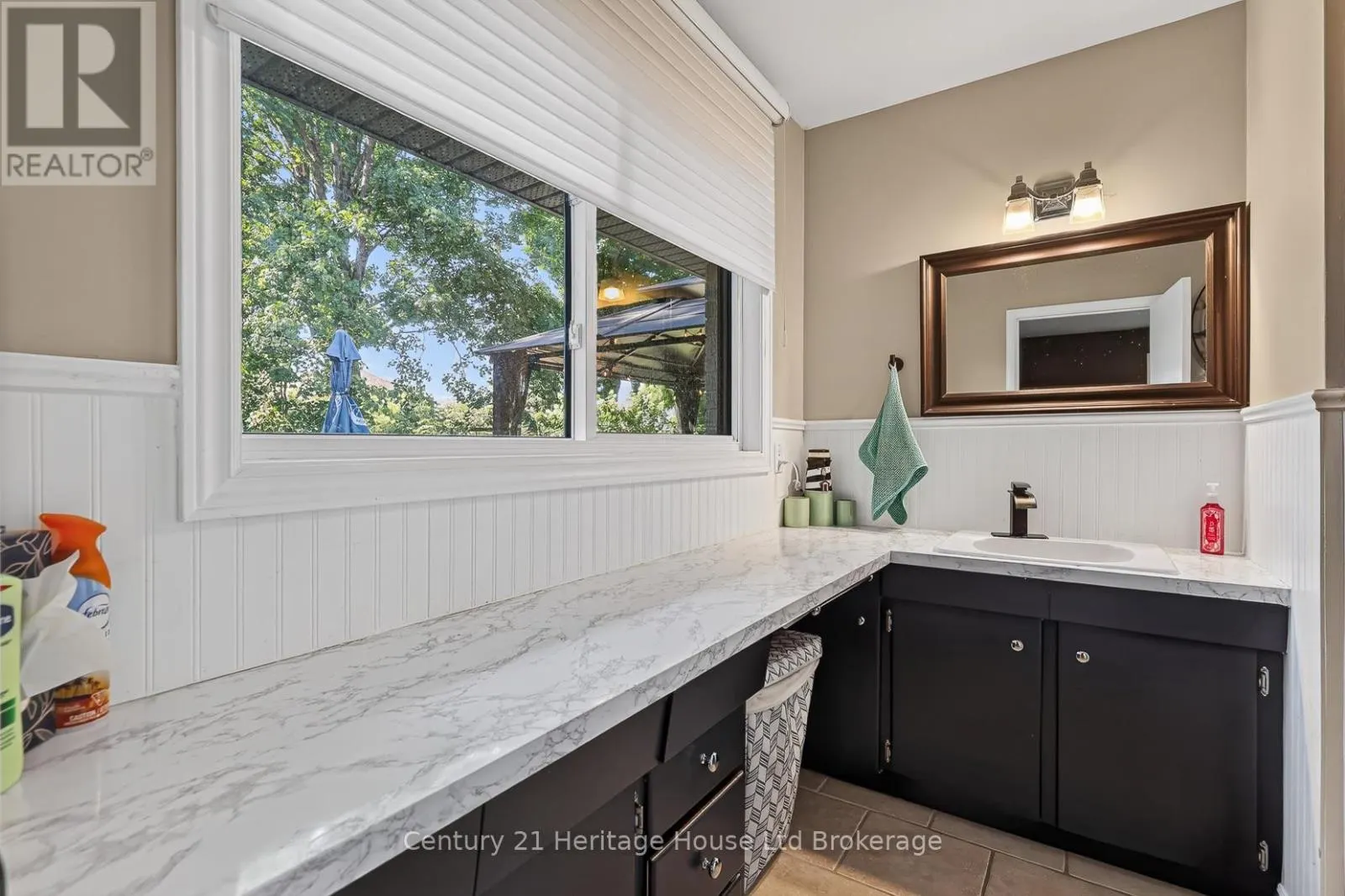 105 CONCESSION STREET W