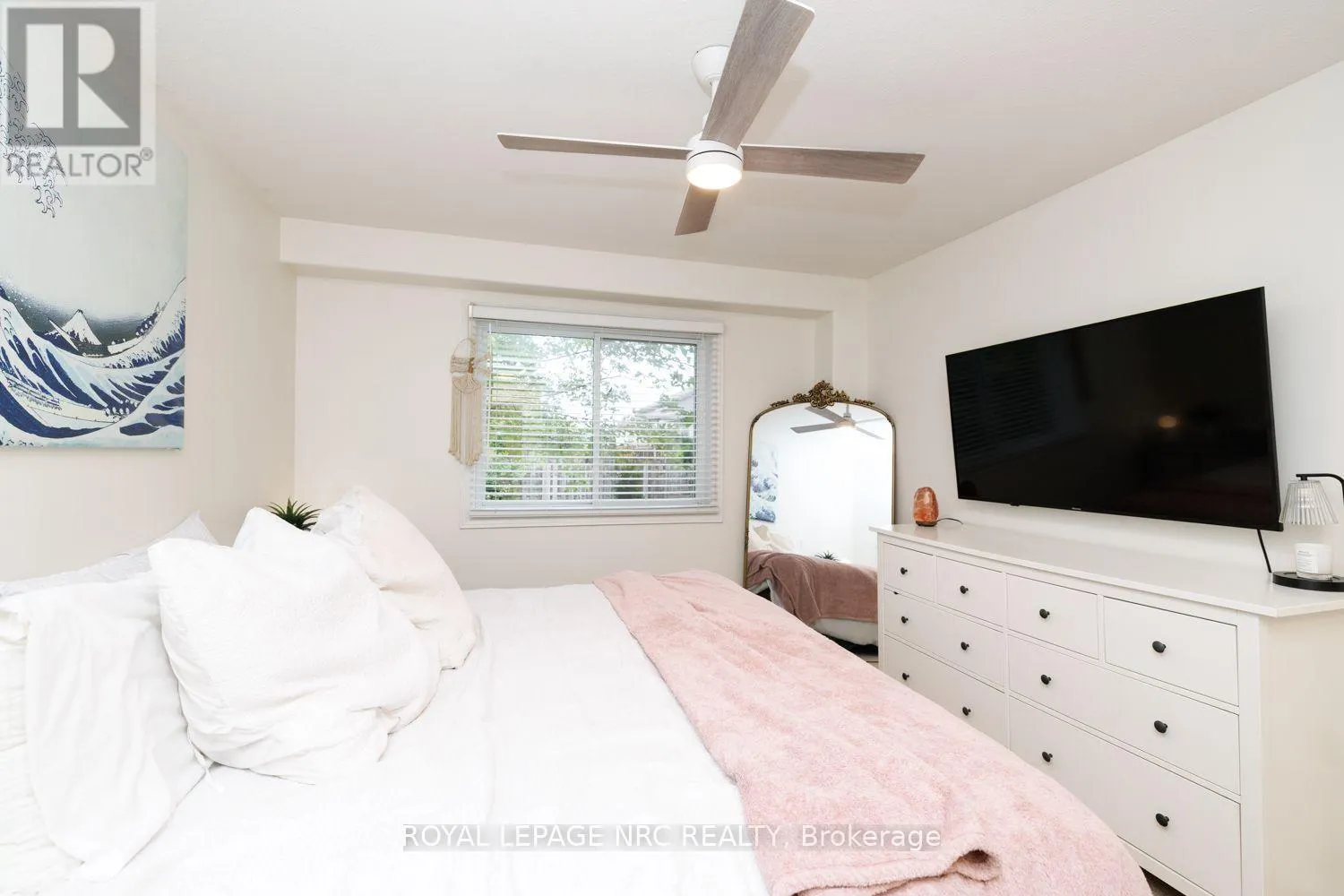 399 AUTUMN CRESCENT