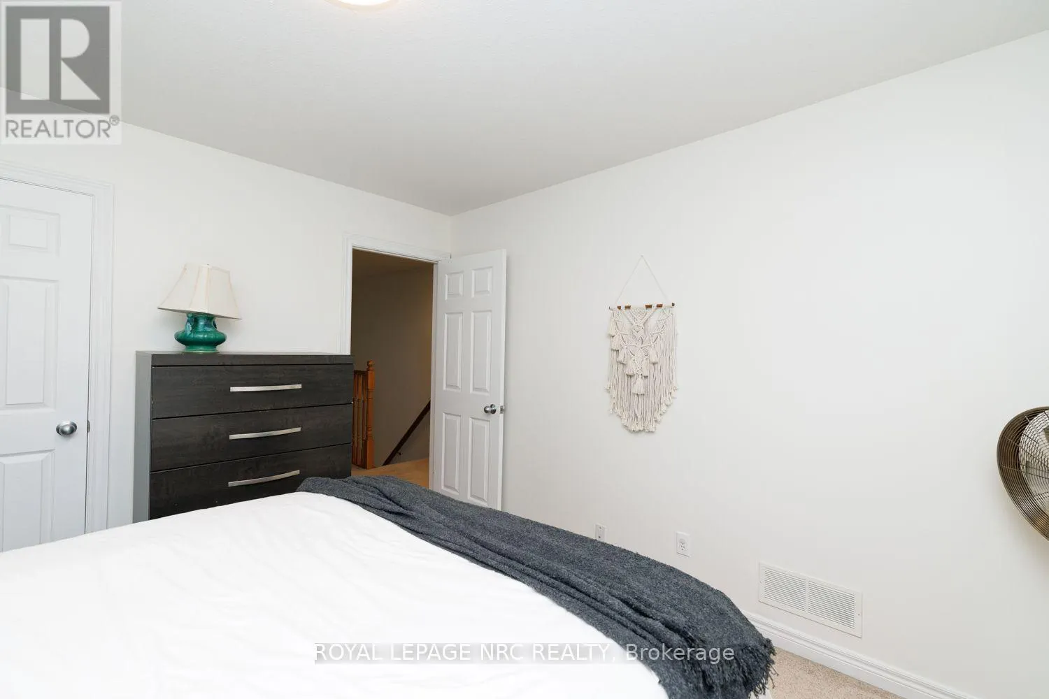 399 AUTUMN CRESCENT