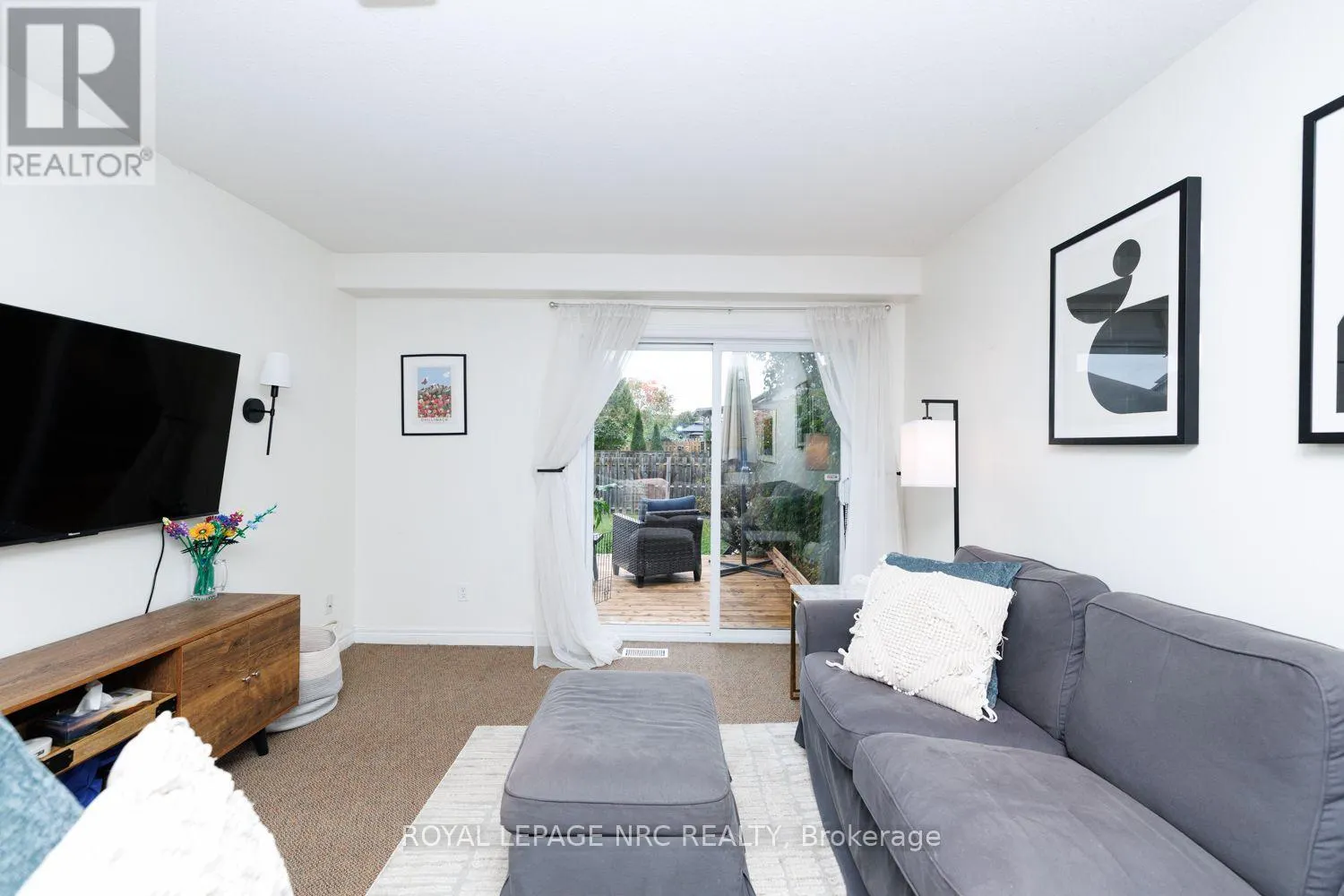 399 AUTUMN CRESCENT