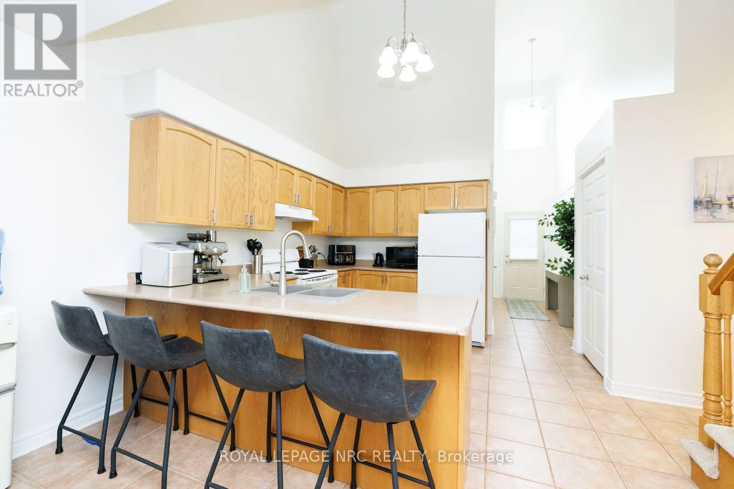 399 AUTUMN CRESCENT
