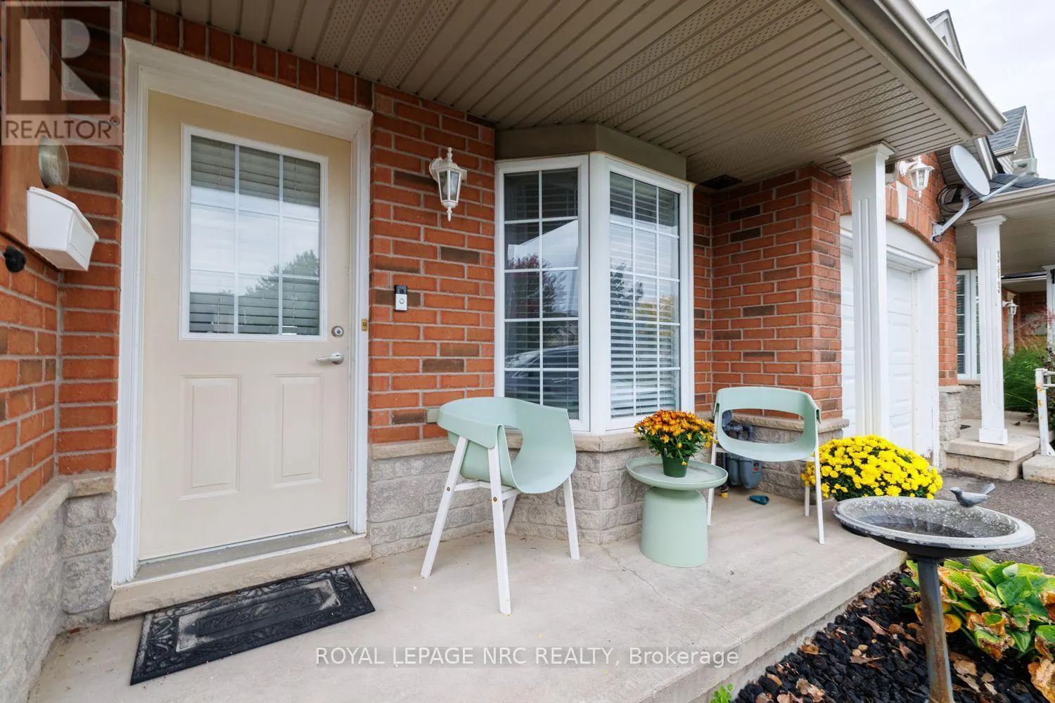 399 AUTUMN CRESCENT