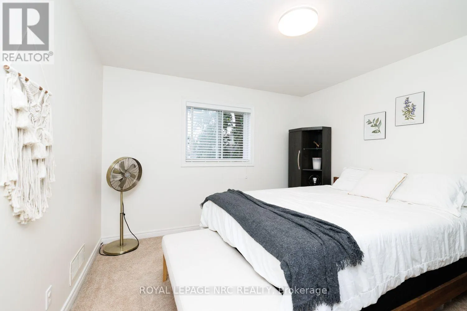 399 AUTUMN CRESCENT