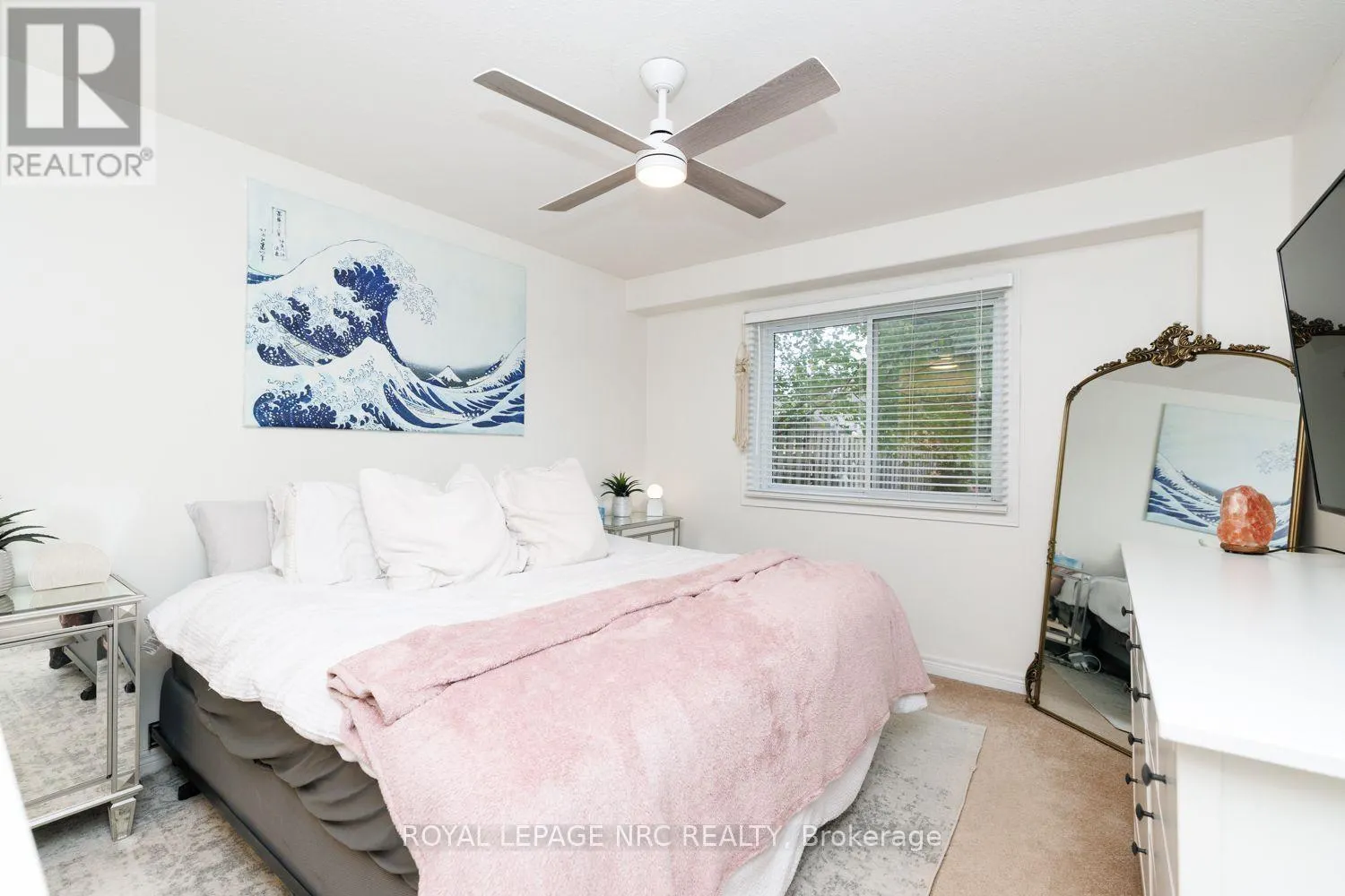 399 AUTUMN CRESCENT