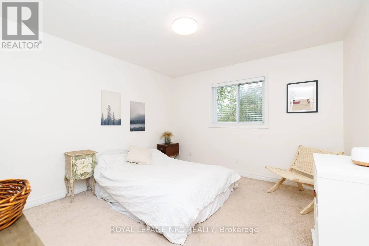 399 AUTUMN CRESCENT