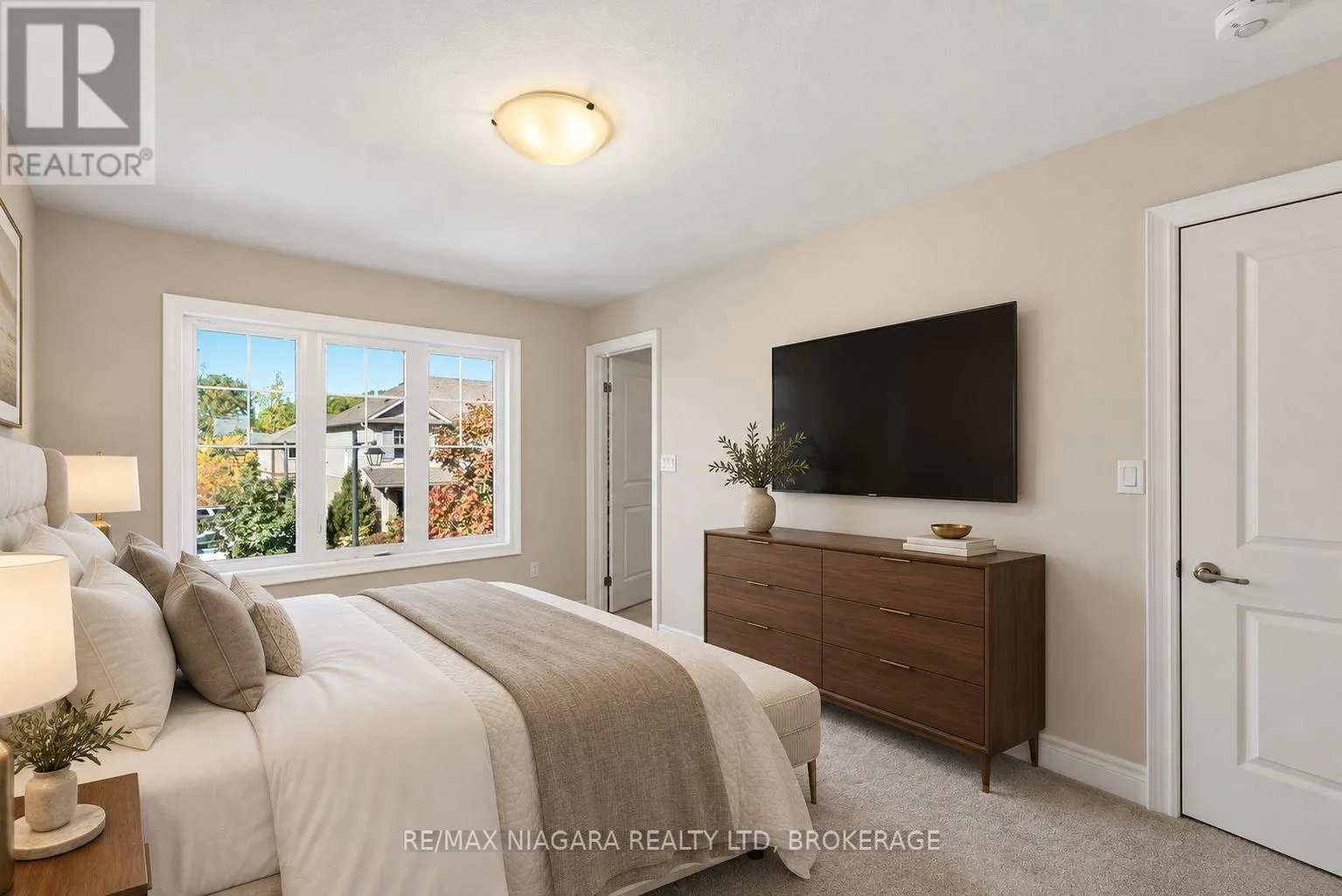 18 - 340 PROSPECT POINT ROAD N #18