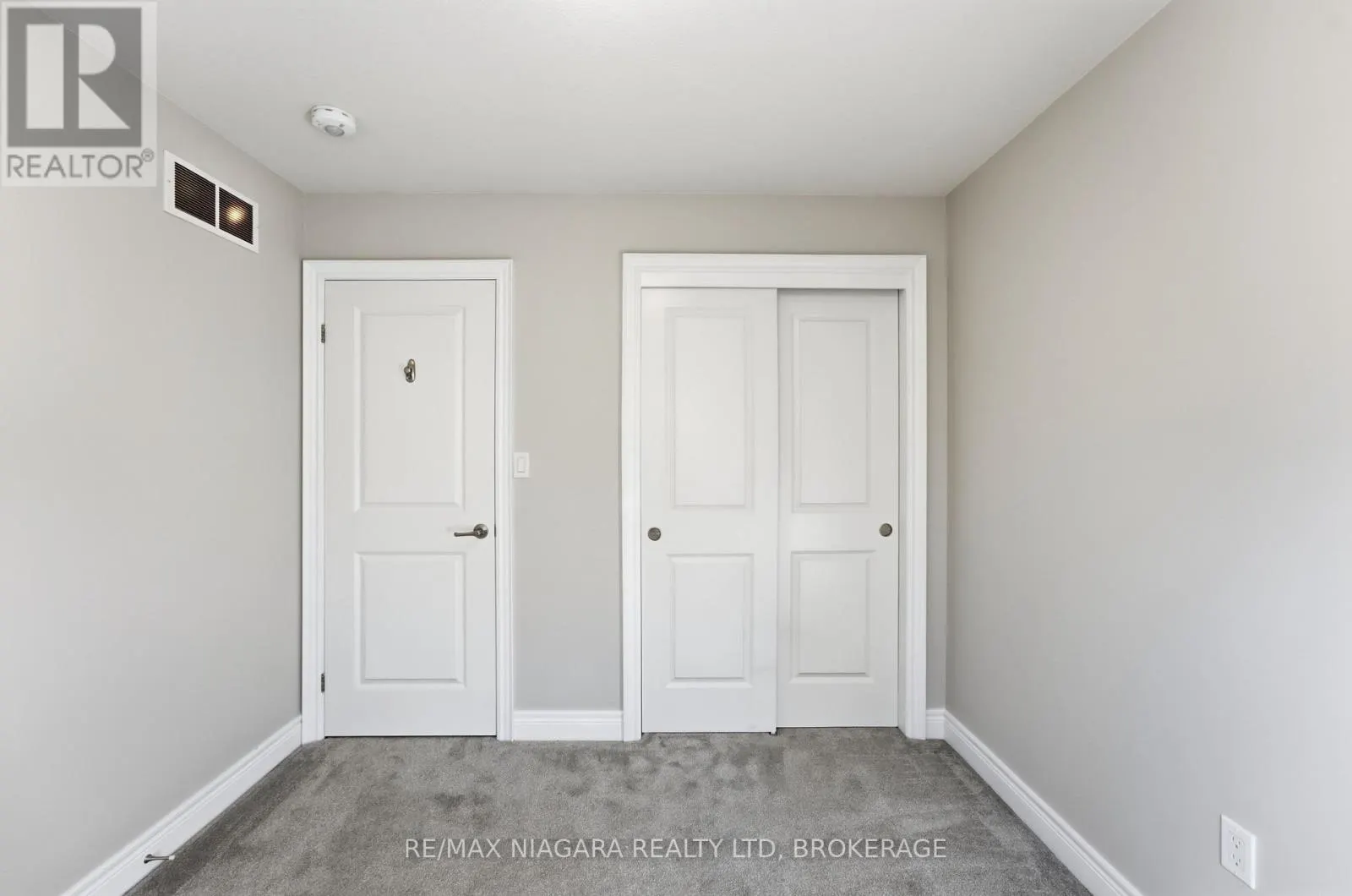 18 - 340 PROSPECT POINT ROAD N #18