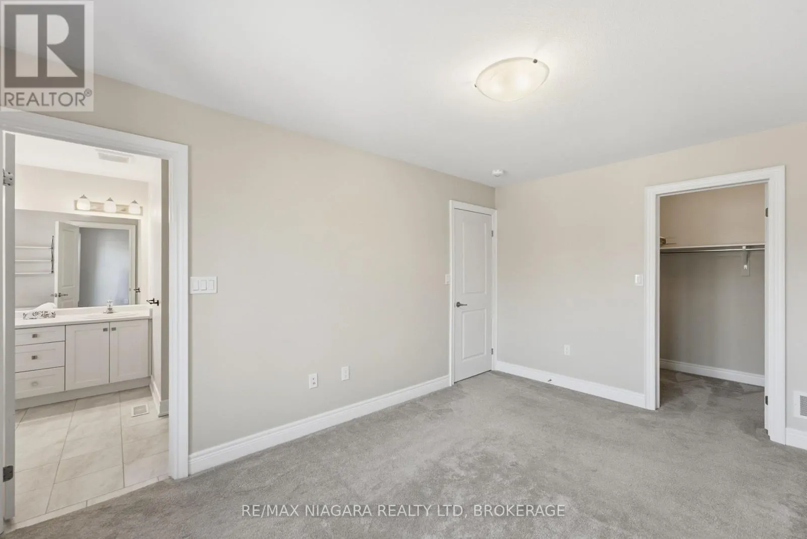 18 - 340 PROSPECT POINT ROAD N #18