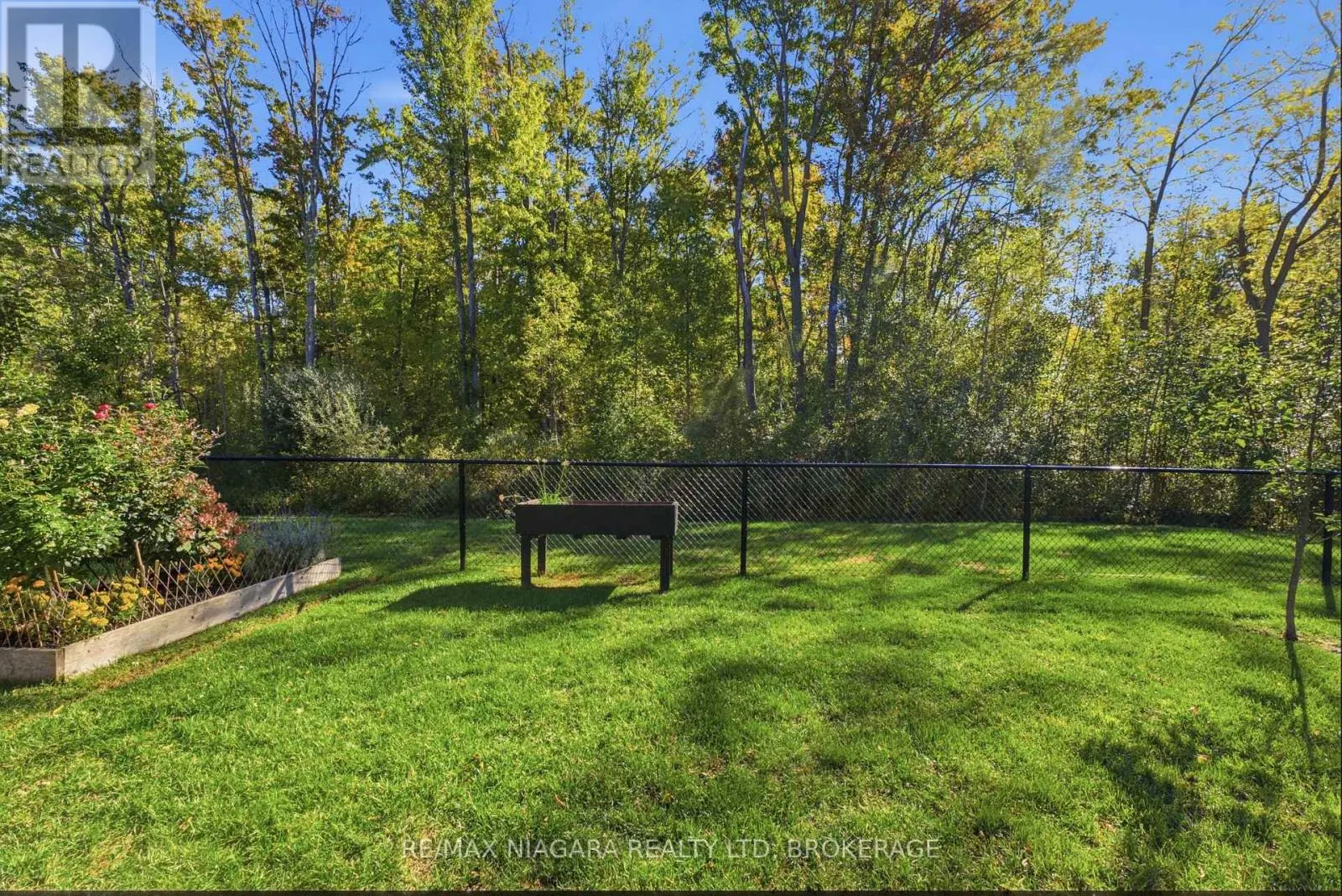 18 - 340 PROSPECT POINT ROAD N #18