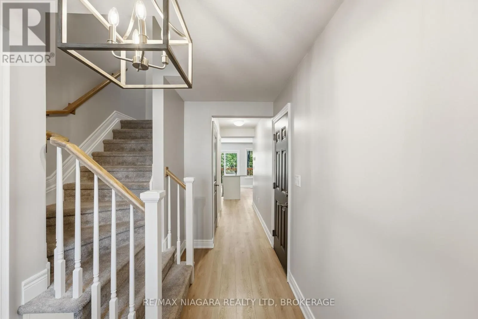 18 - 340 PROSPECT POINT ROAD N #18