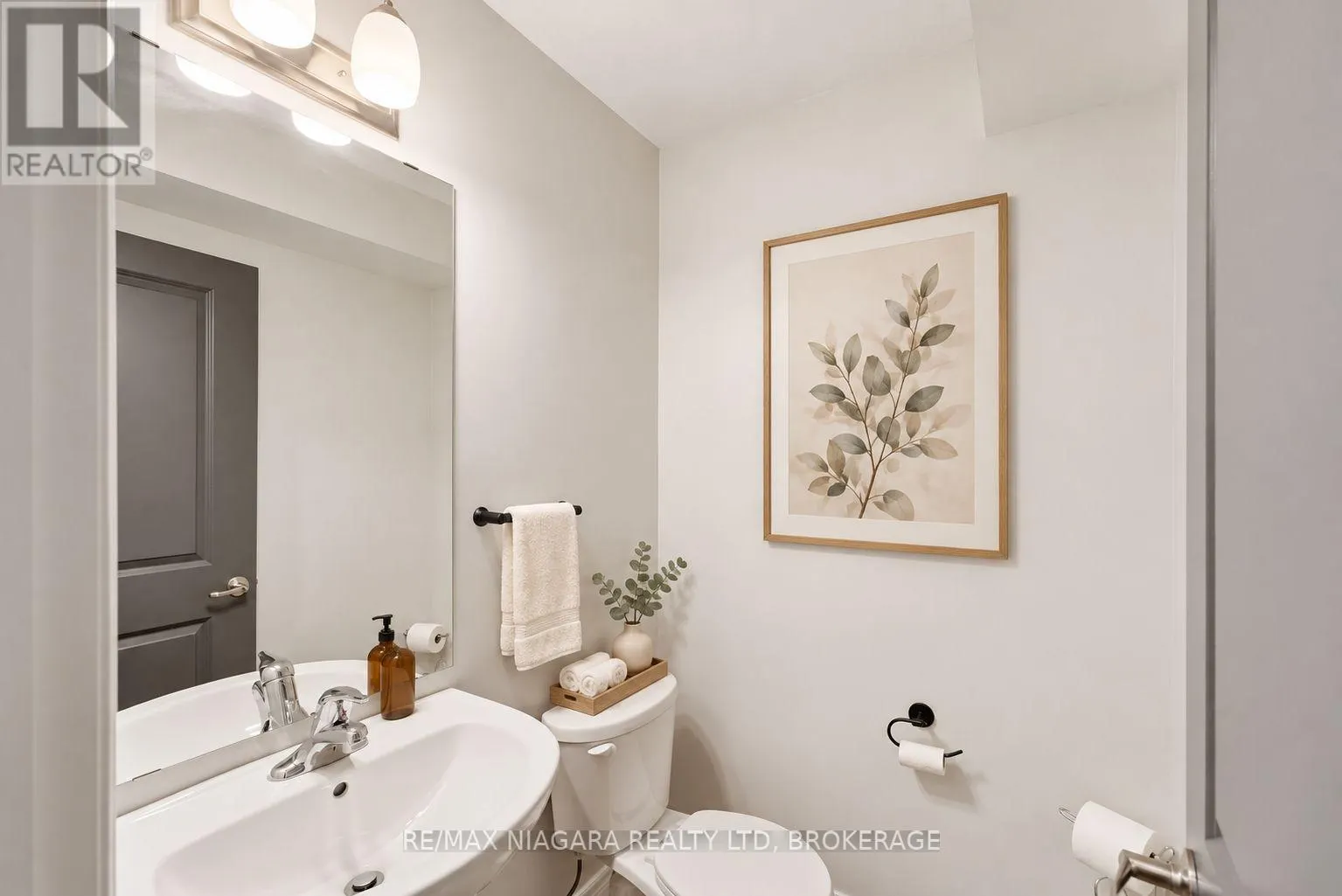 18 - 340 PROSPECT POINT ROAD N #18