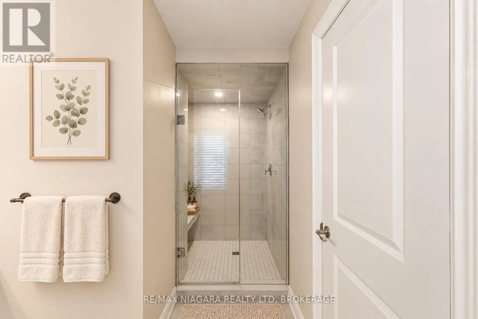 18 - 340 PROSPECT POINT ROAD N #18
