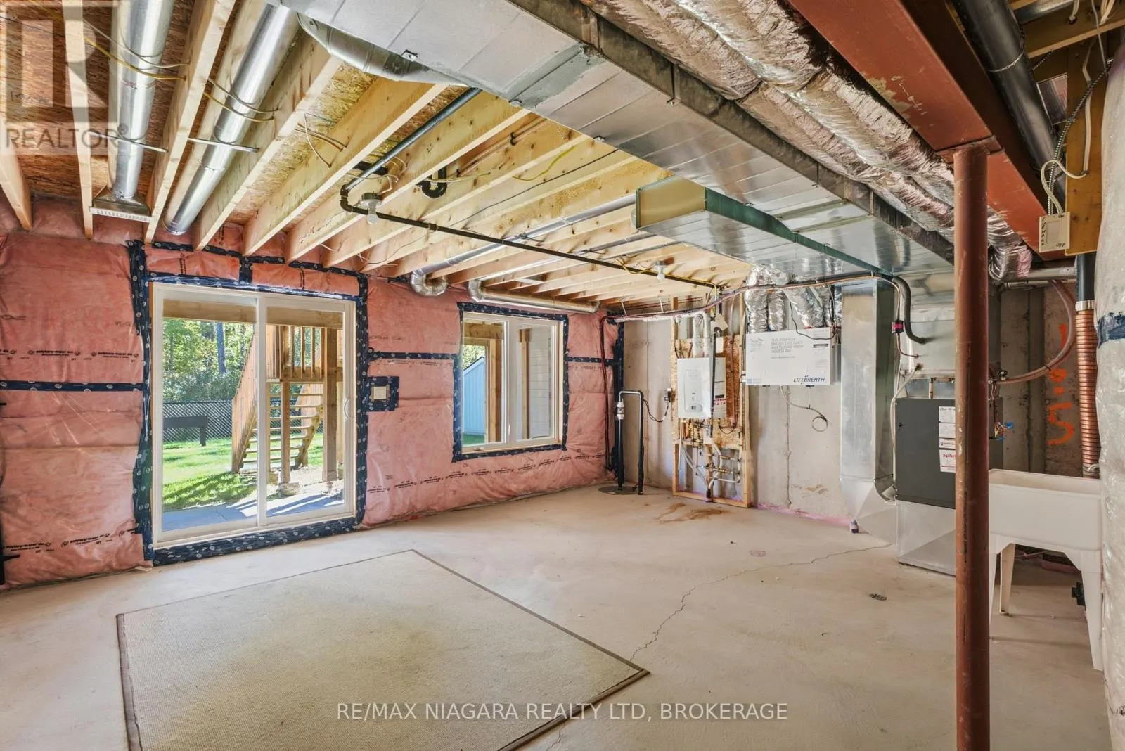 18 - 340 PROSPECT POINT ROAD N #18