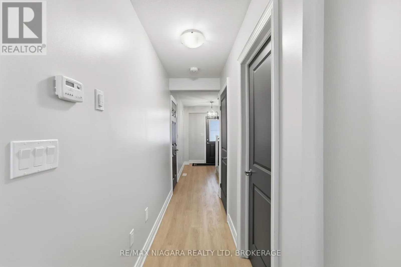 18 - 340 PROSPECT POINT ROAD N #18