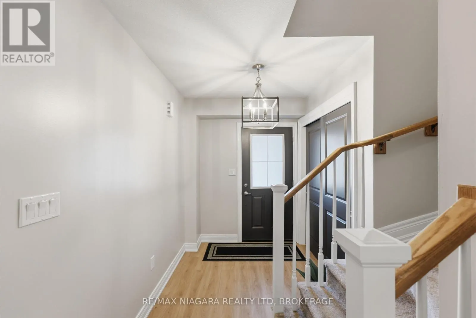 18 - 340 PROSPECT POINT ROAD N #18