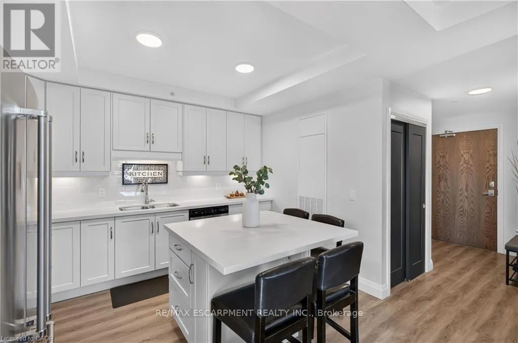 304 - 30 HAMILTON STREET S