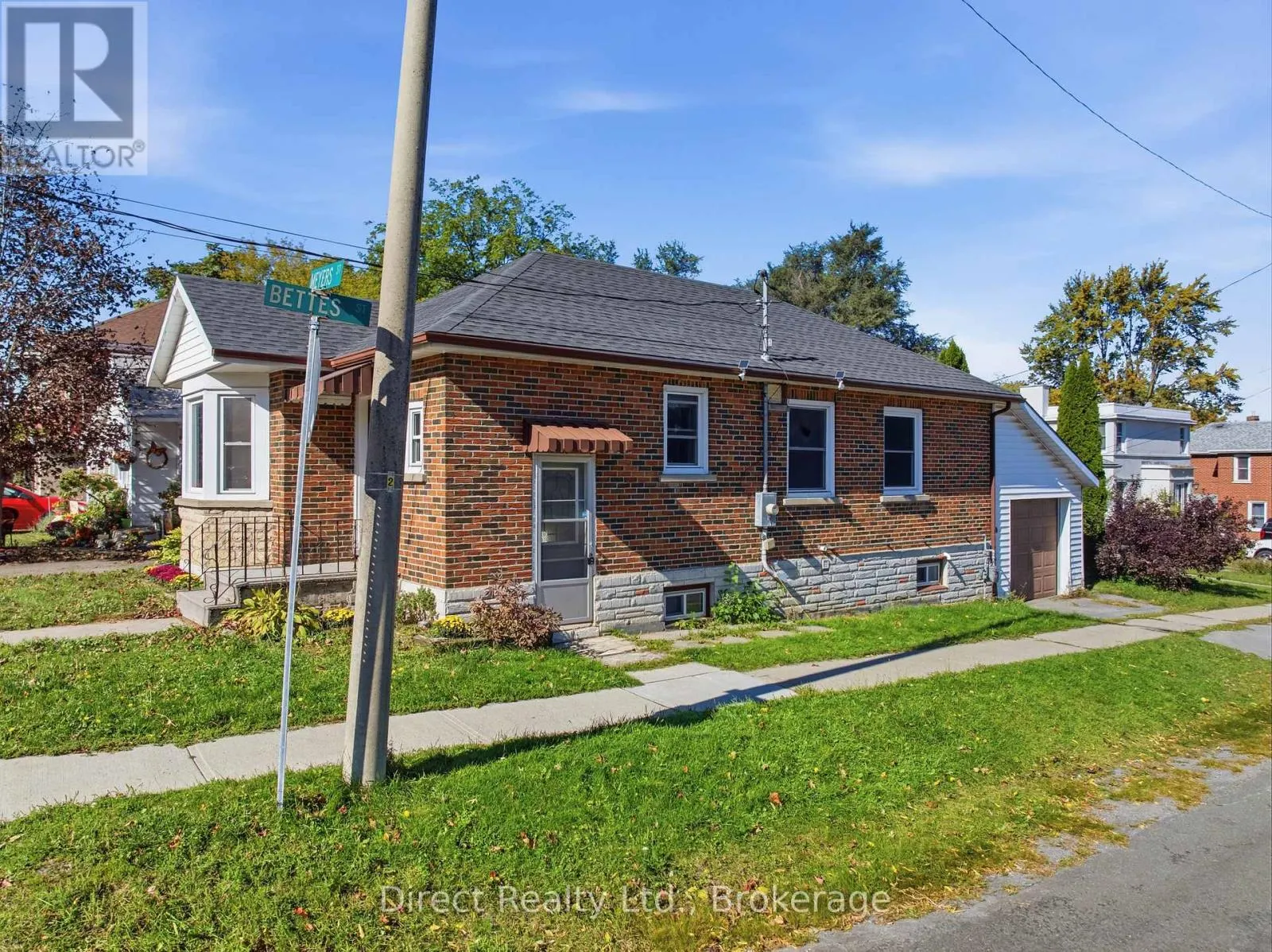 32 MEYERS STREET