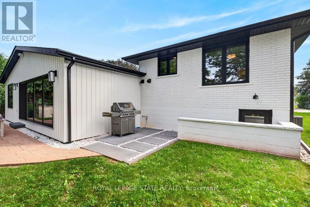 90 LAKESIDE DRIVE