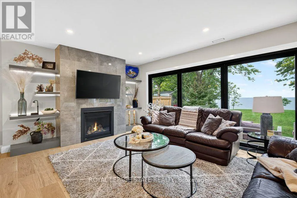 90 LAKESIDE DRIVE