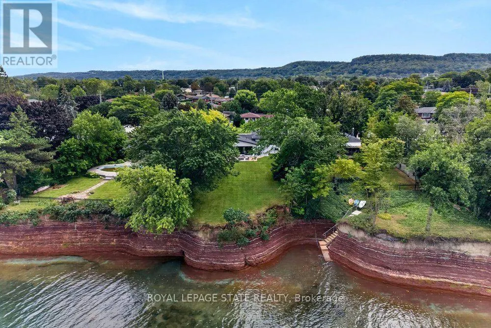 90 LAKESIDE DRIVE