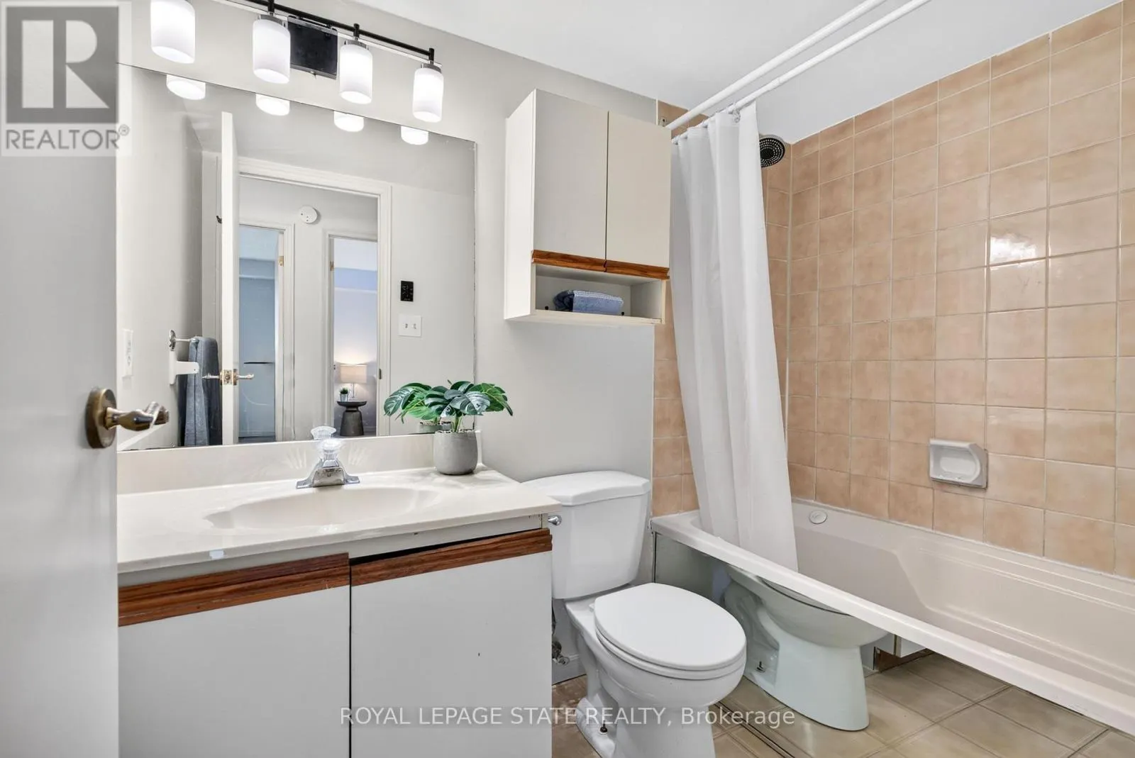 203 - 966 QUEENSTON ROAD