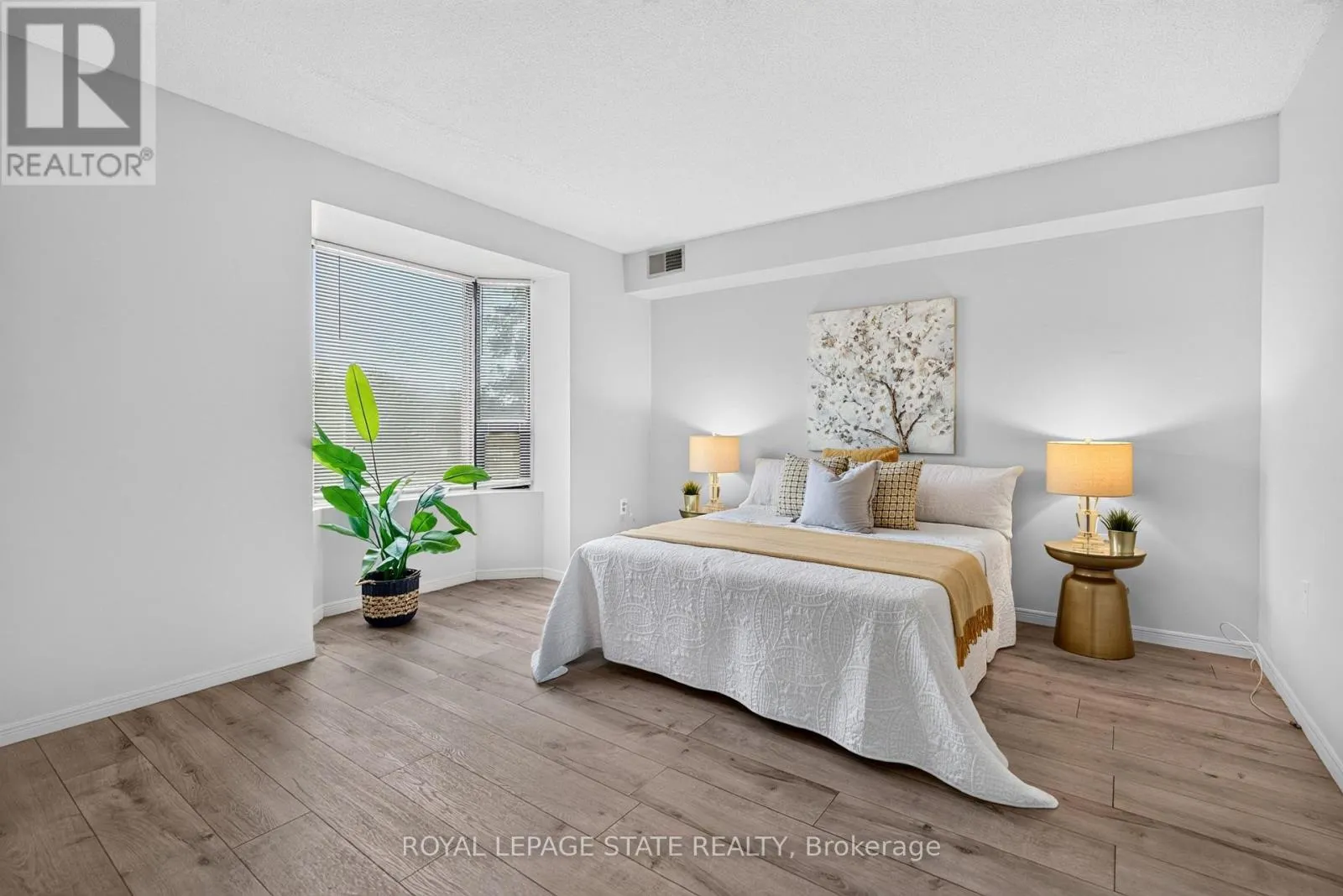 203 - 966 QUEENSTON ROAD