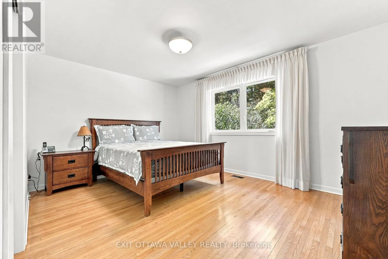6 SUMAC COURT