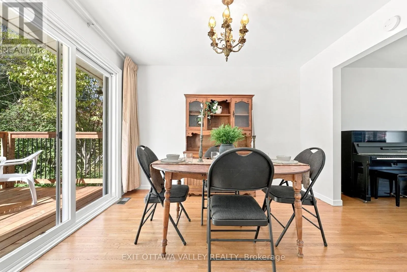 6 SUMAC COURT