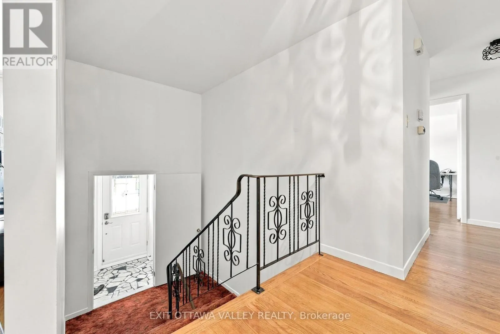 6 SUMAC COURT