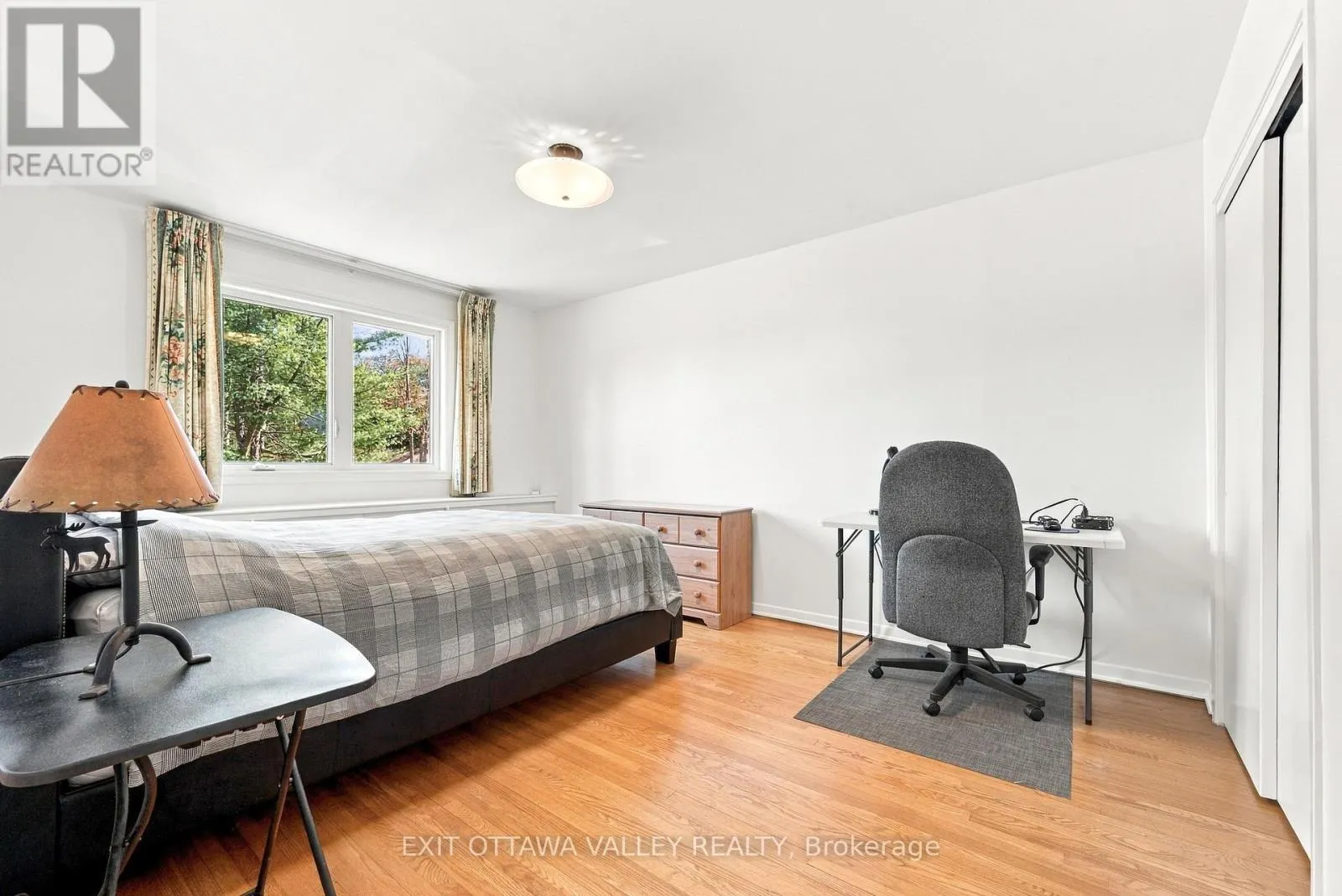6 SUMAC COURT
