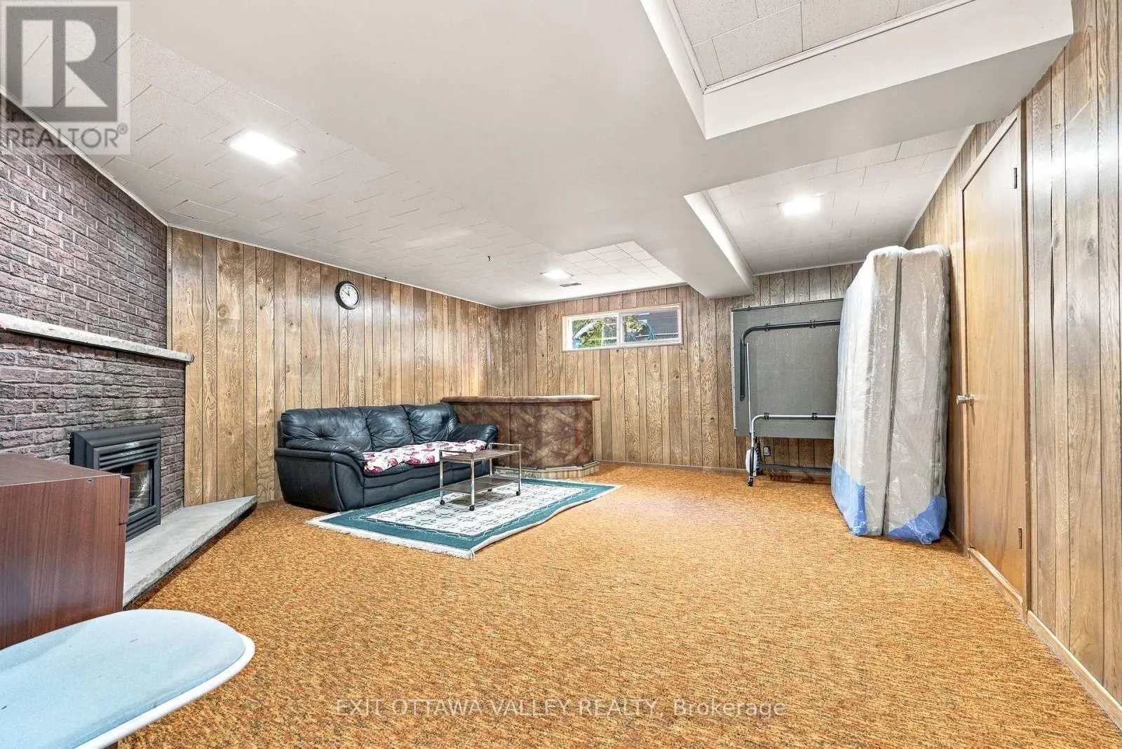 6 SUMAC COURT