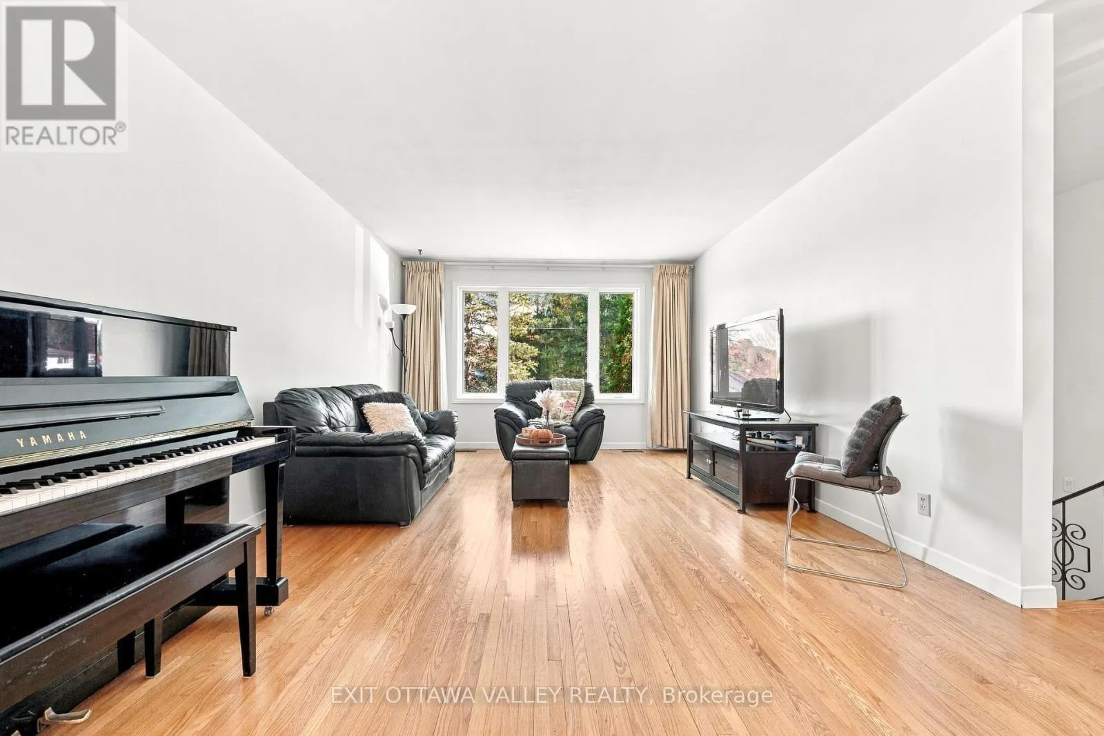 6 SUMAC COURT