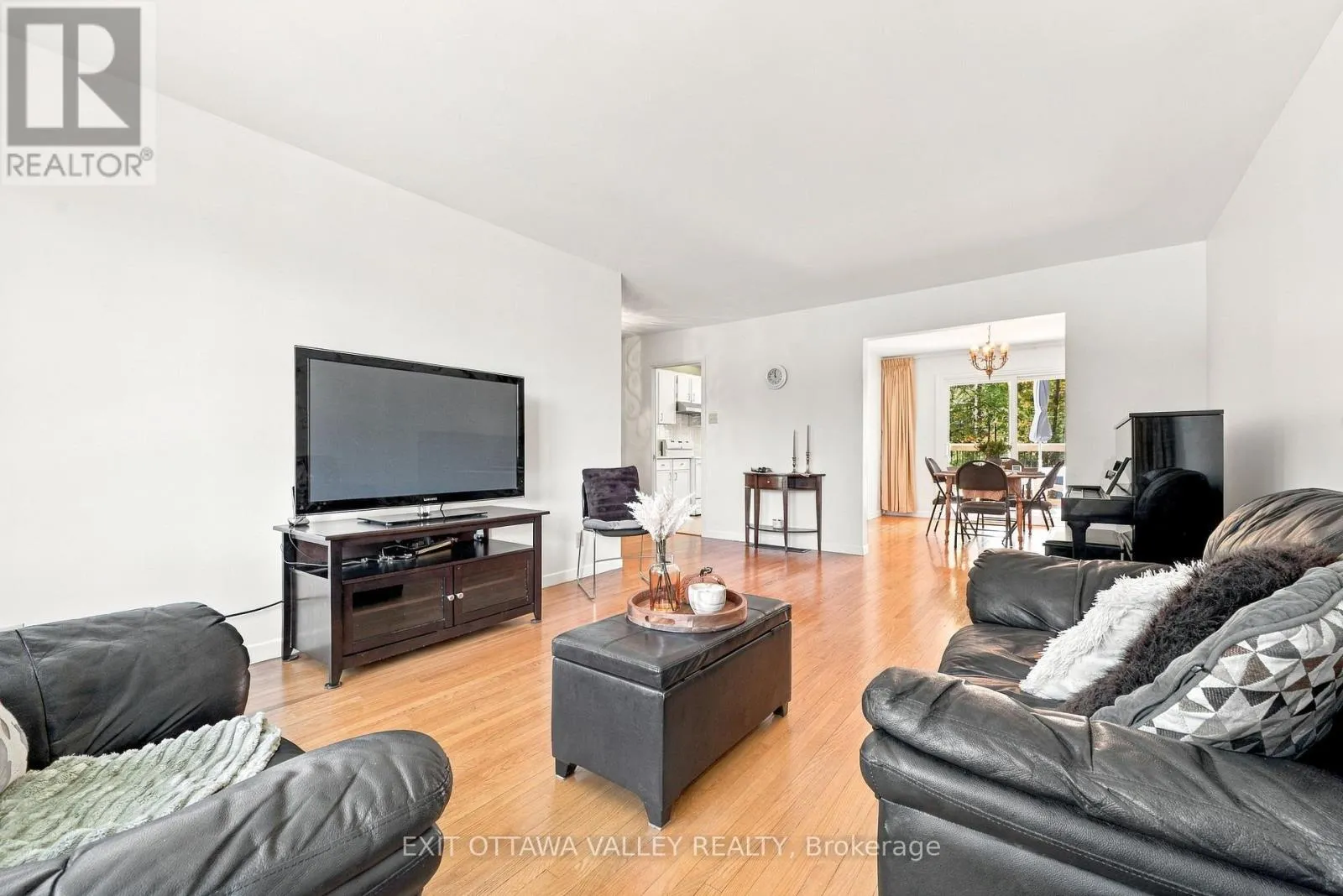 6 SUMAC COURT