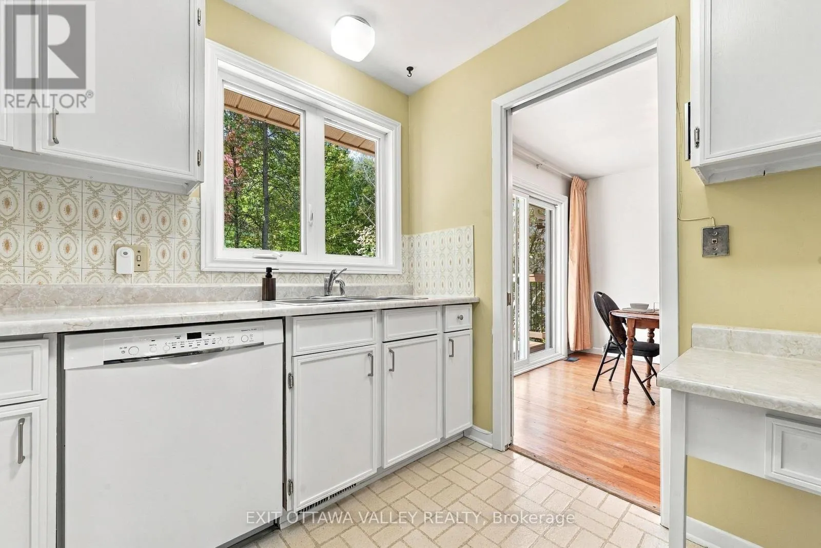 6 SUMAC COURT