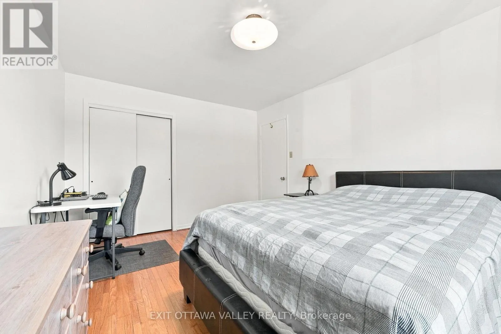 6 SUMAC COURT