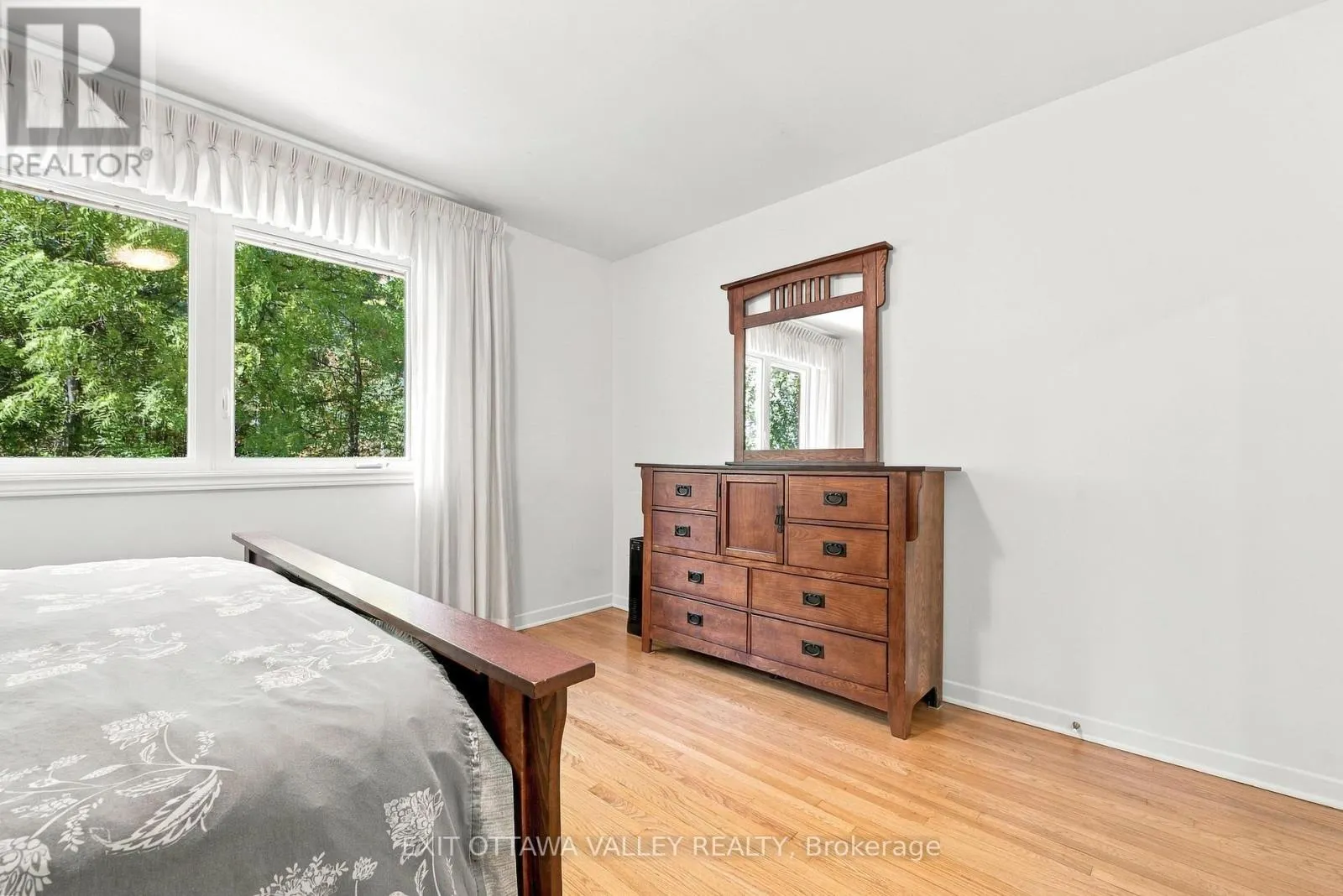 6 SUMAC COURT