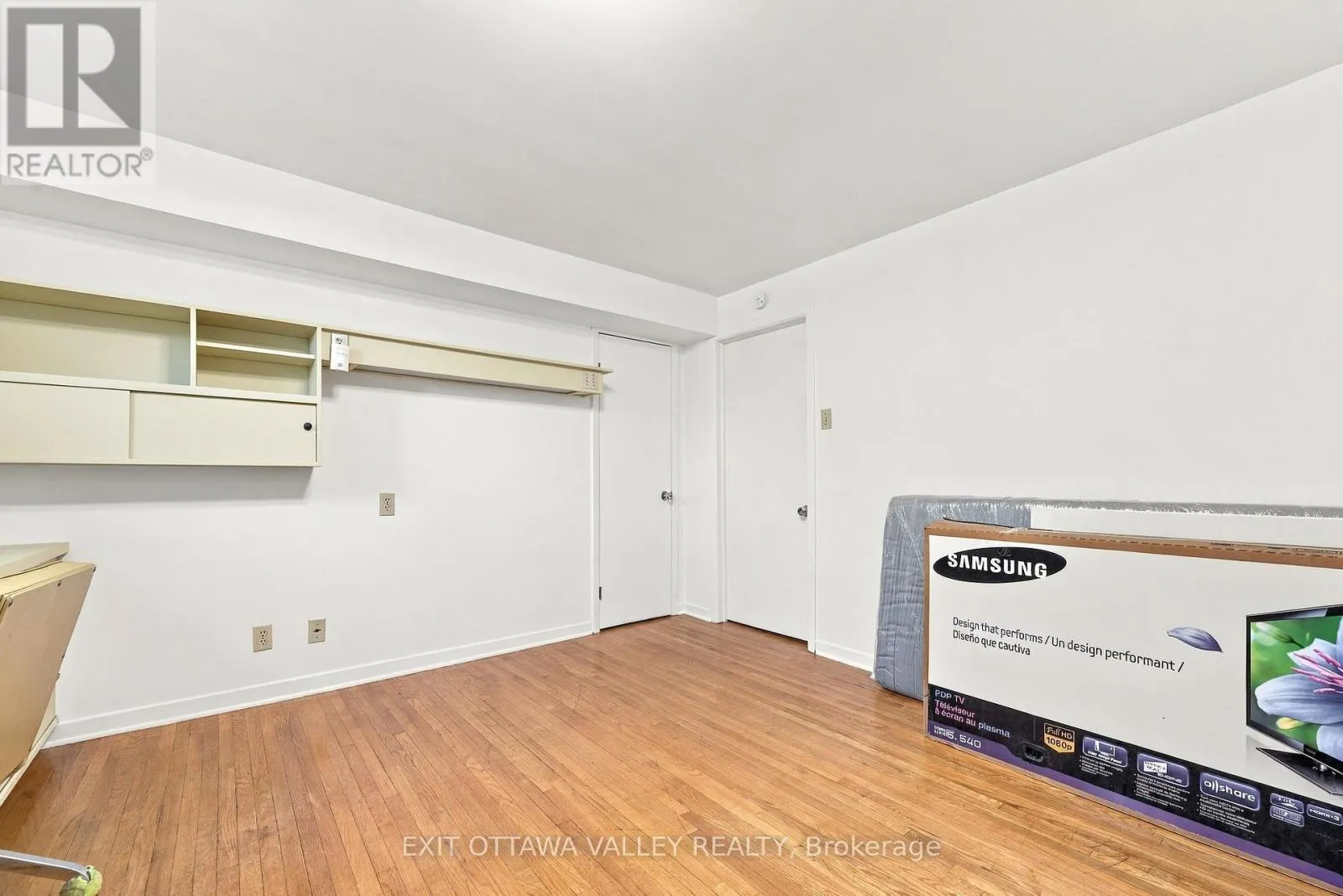 6 SUMAC COURT