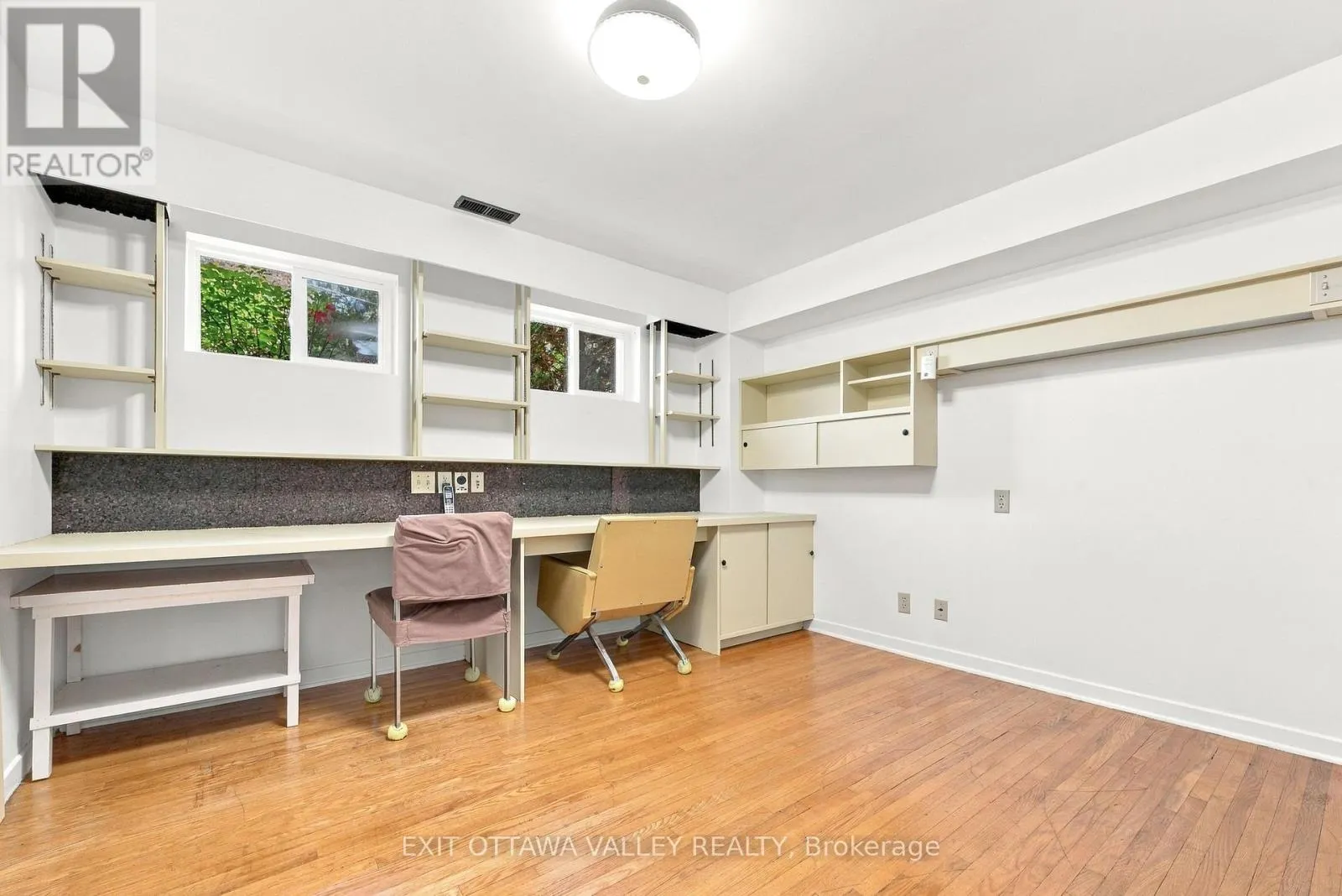 6 SUMAC COURT