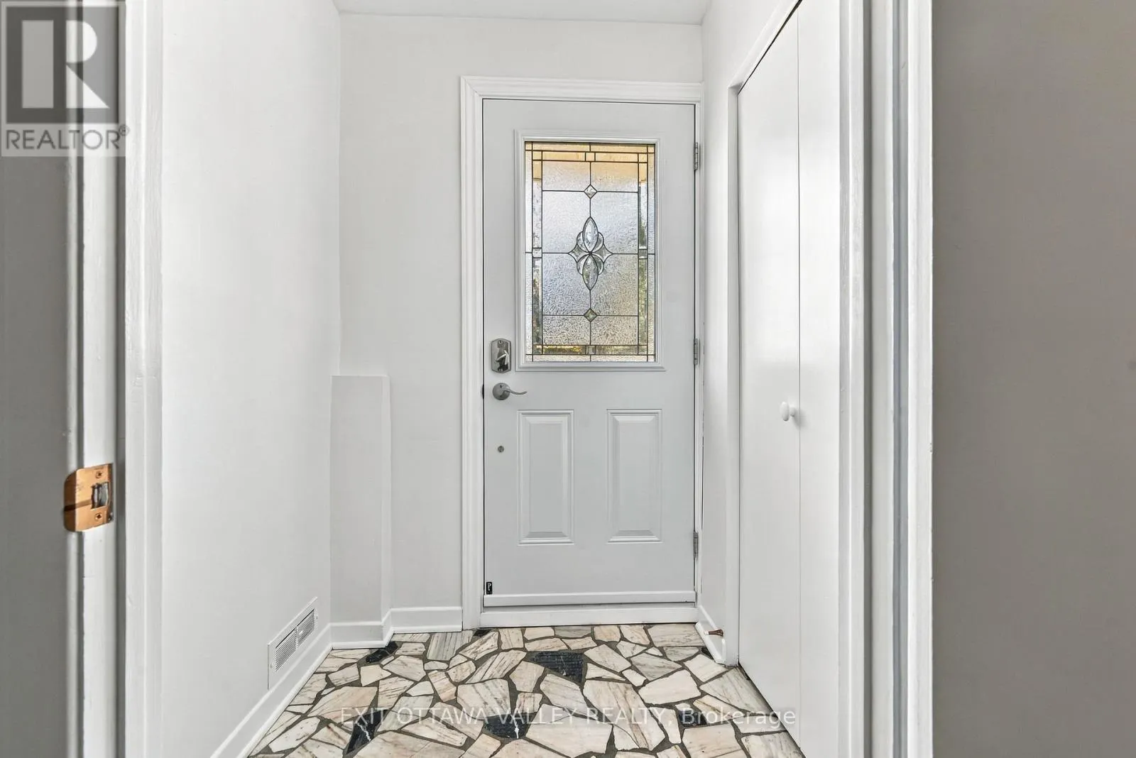 6 SUMAC COURT