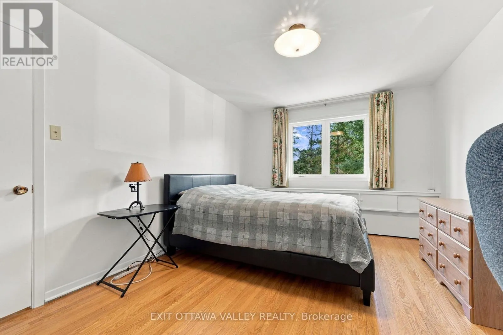 6 SUMAC COURT