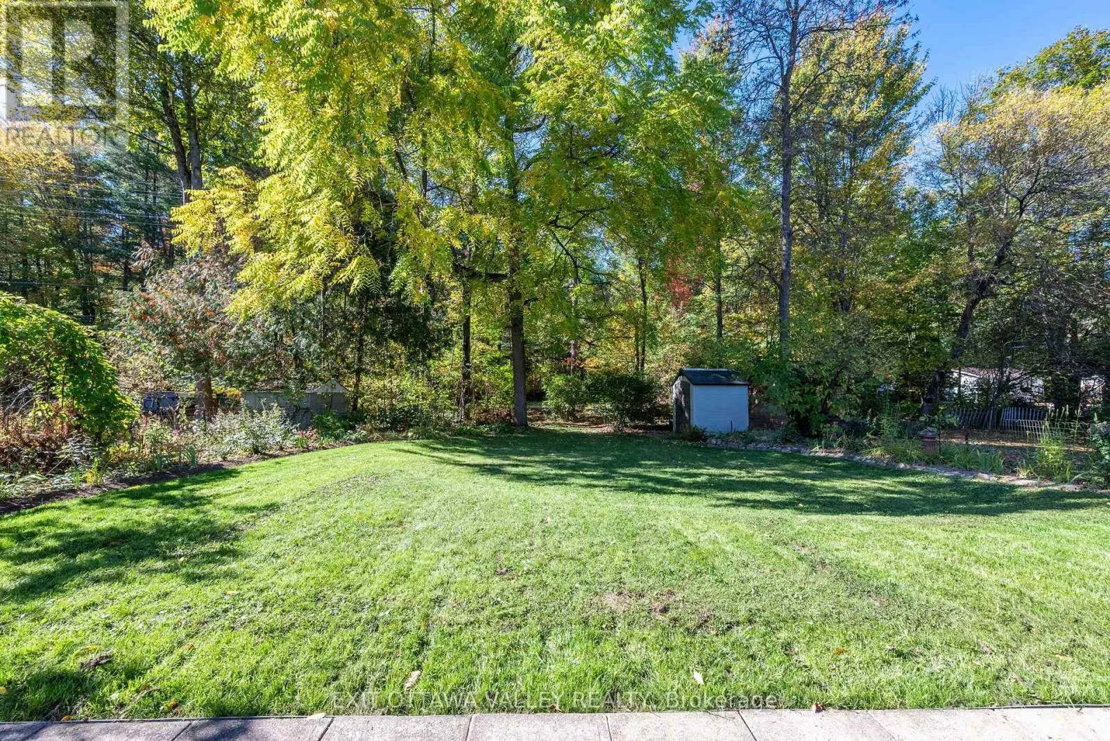 6 SUMAC COURT