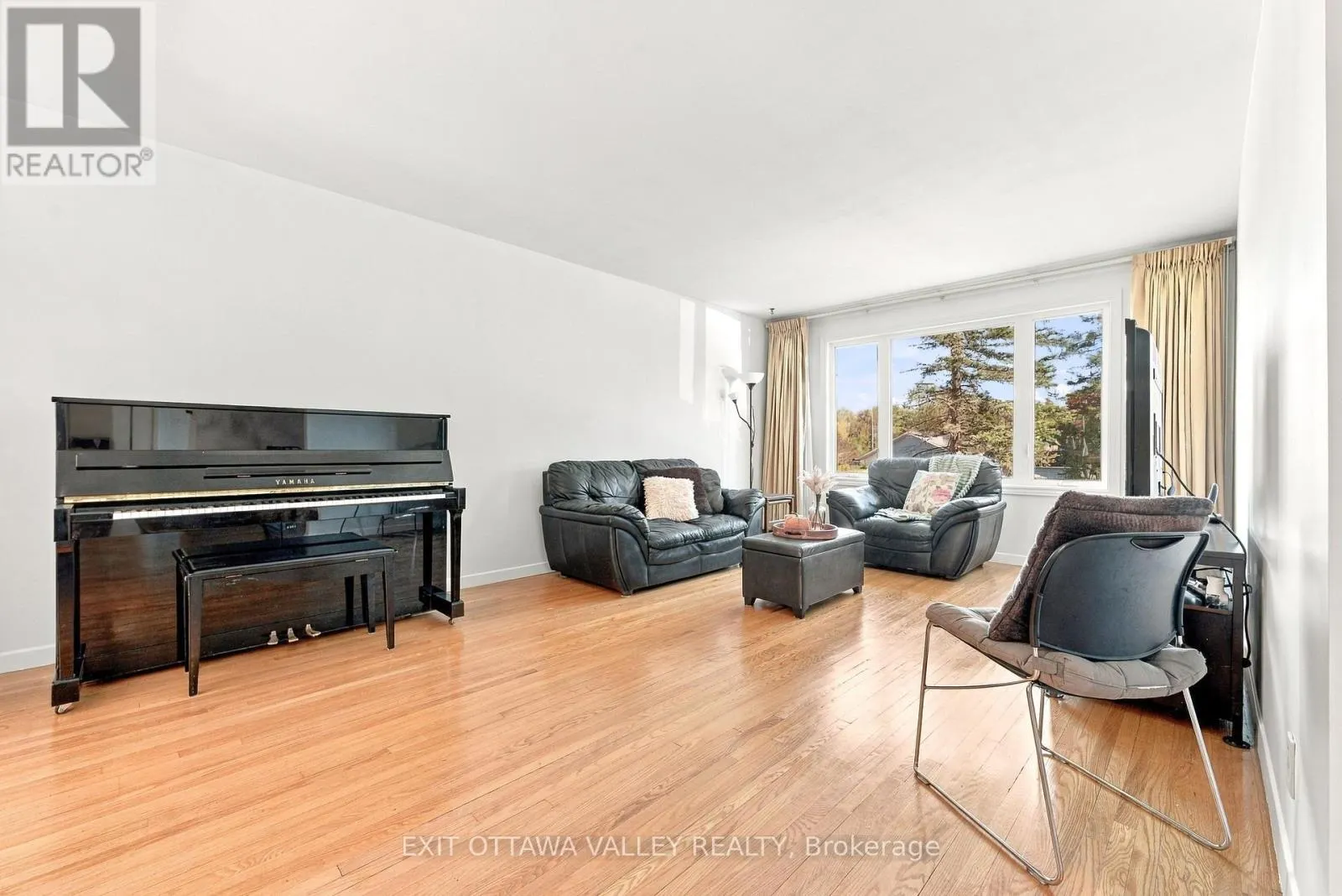 6 SUMAC COURT
